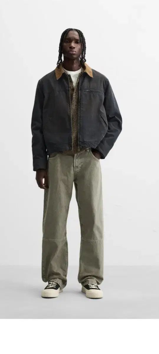 ZARA(ザラ) ステレートジーンズ カーキ色 kr30 新品