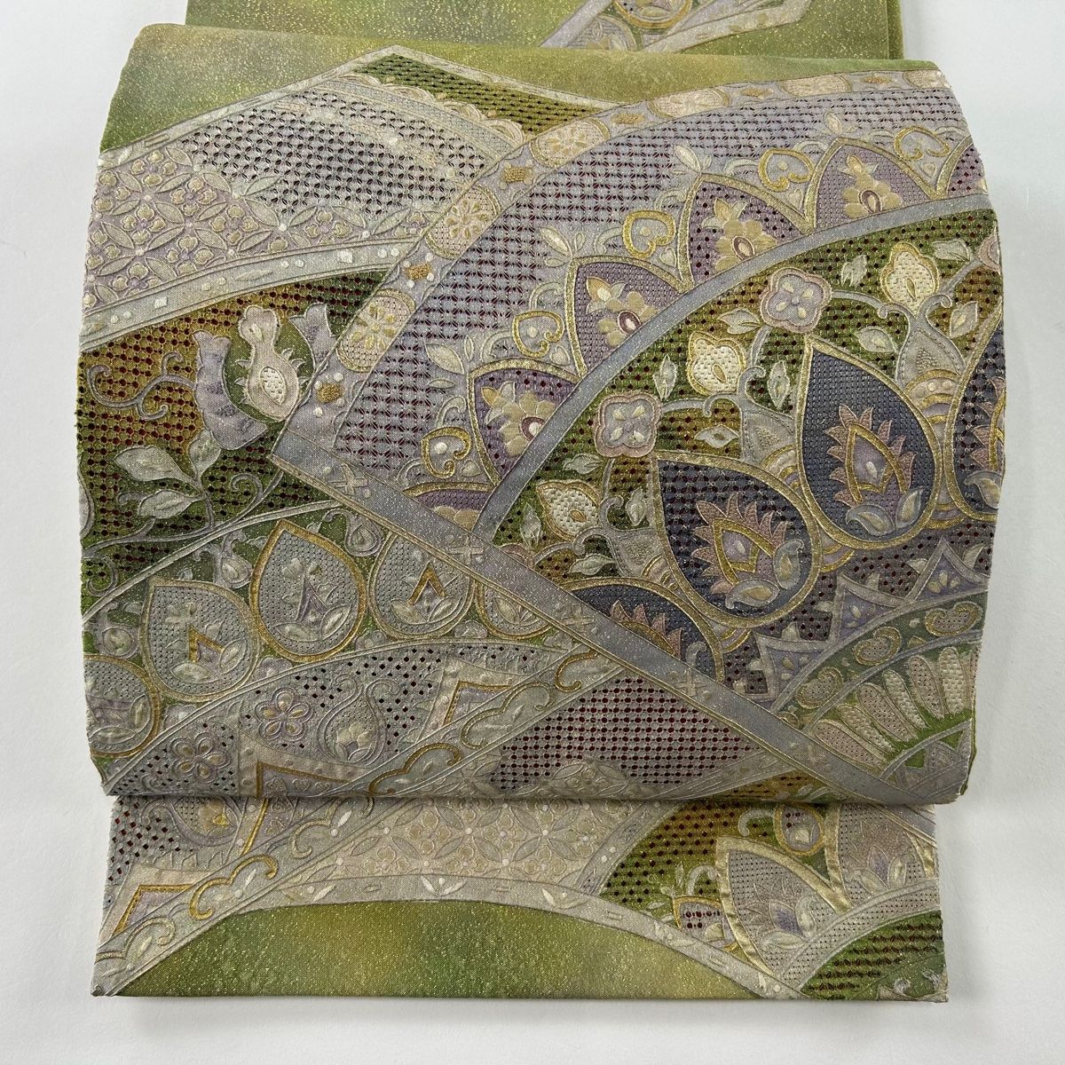 袋帯 名品 草花 七宝 刺繍 金糸 薄緑 お太鼓柄 正絹