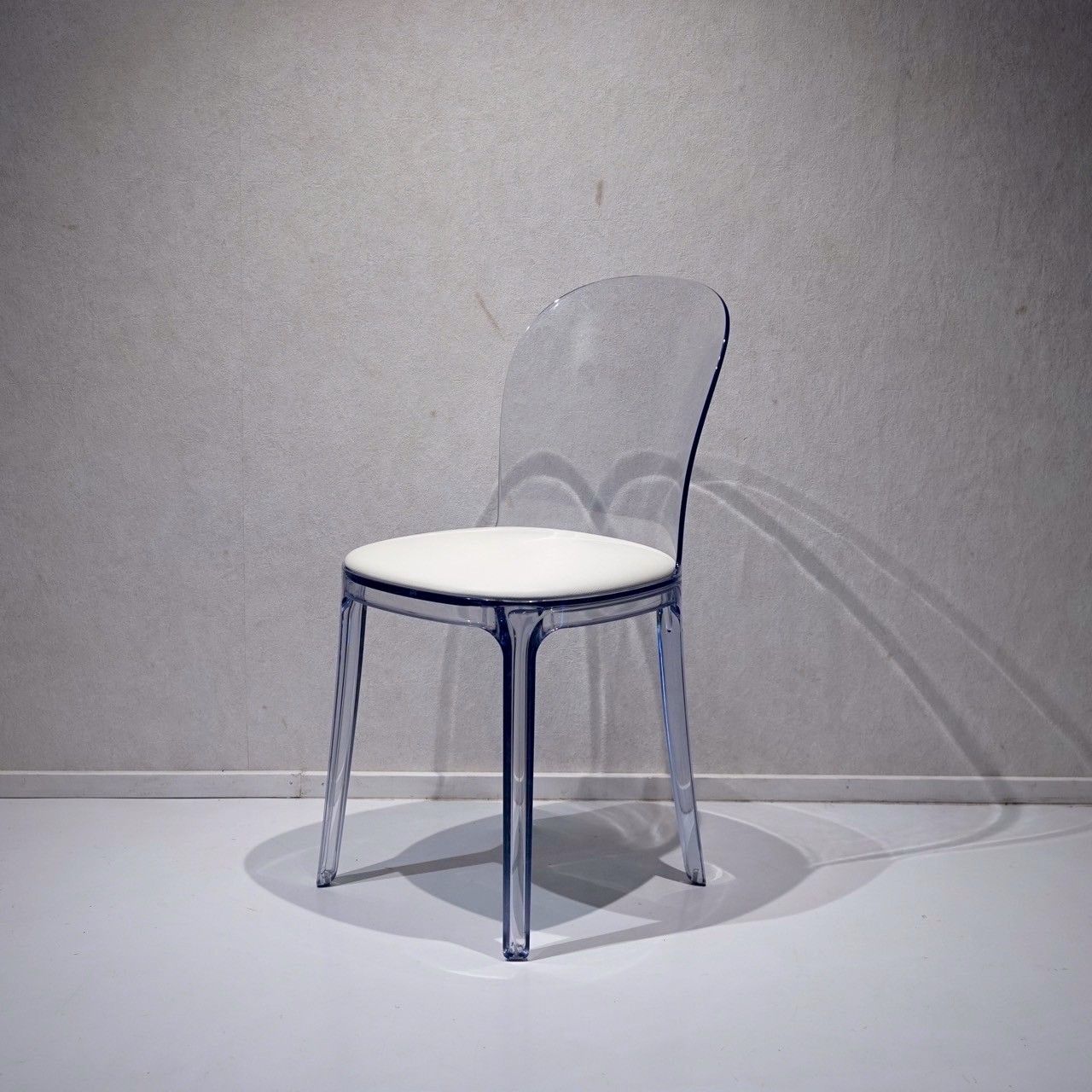 マジス MAGIS ヴァニティーチェア VANITY CHAIR ダイニングチェア アームレス チェア 椅子 イタリア製 モダン ミニマル コンテンポラリー