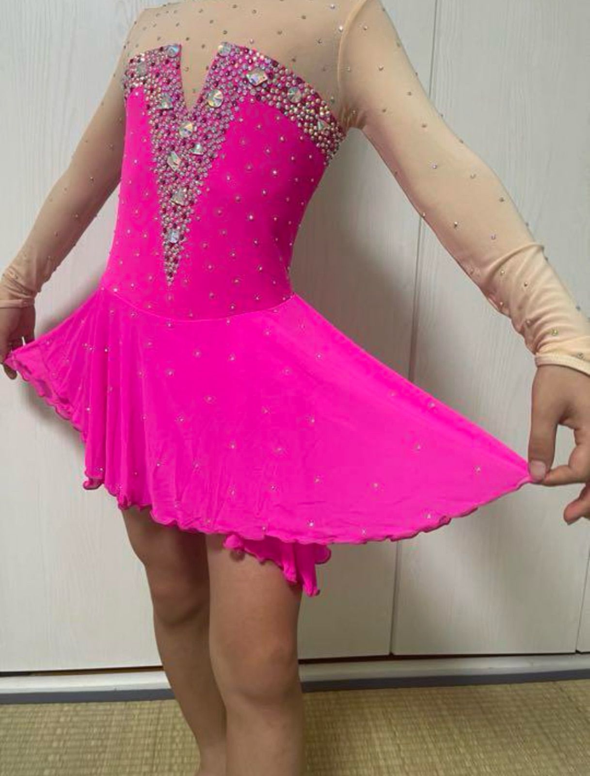 ダンスバレー新体操踊る時ビーズの光が強くて めっちゃ照らしてます