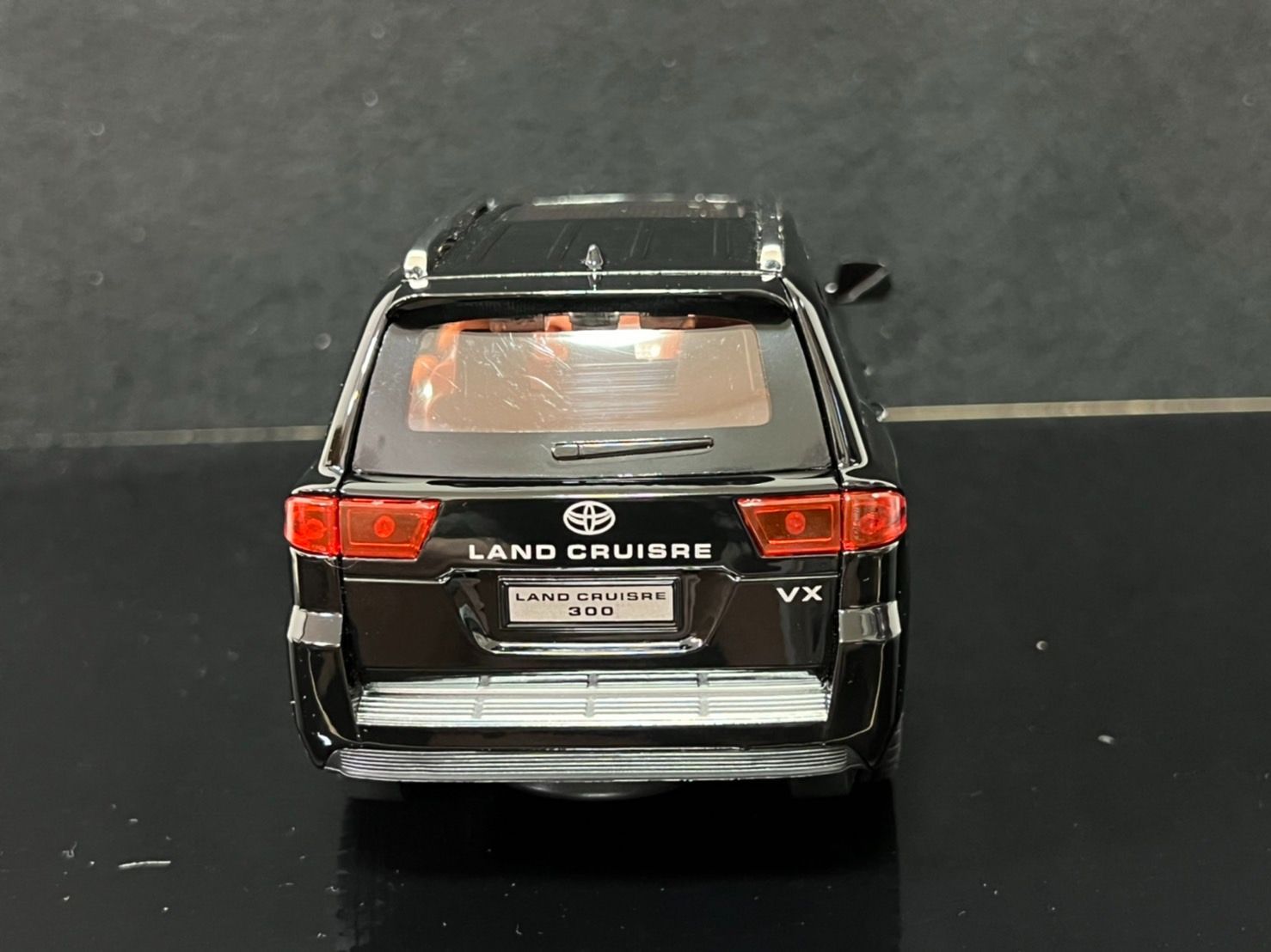 トヨタ ランドクルーザー LC300 1_24 LC300 ブラック H88