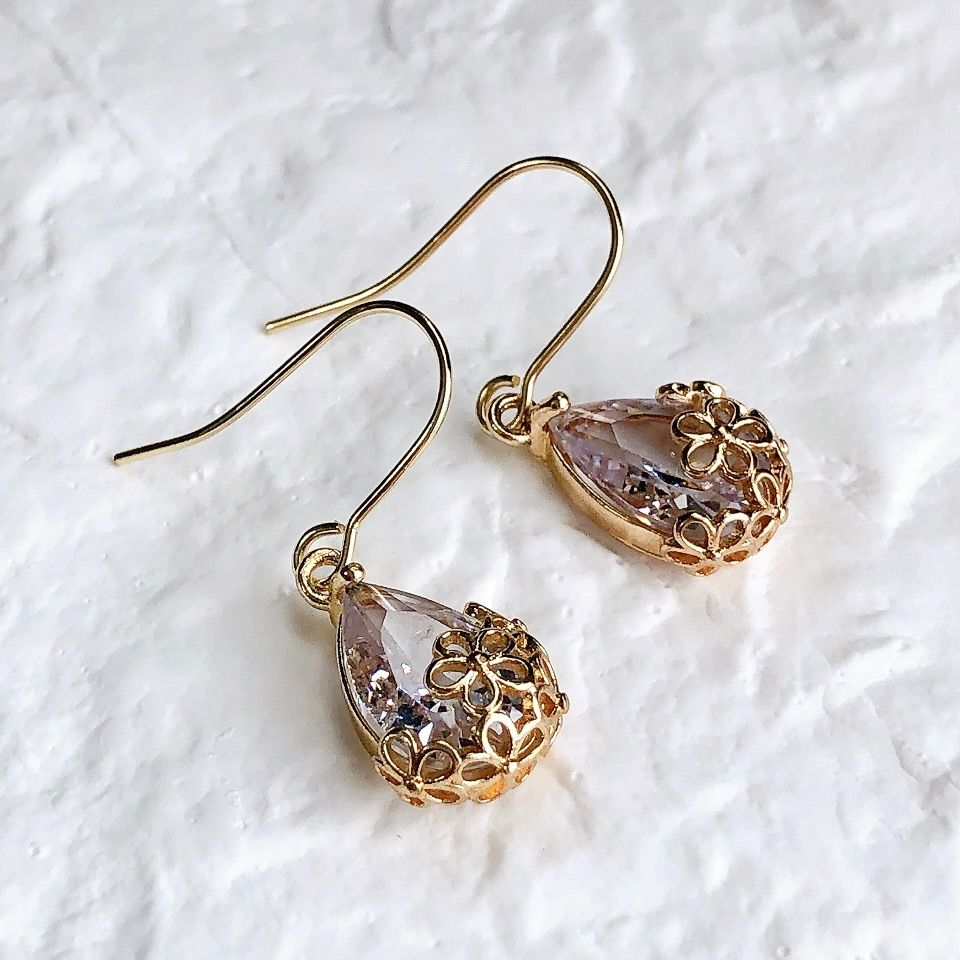 プルメリアのハワイアンアクセサリー（しずく型）