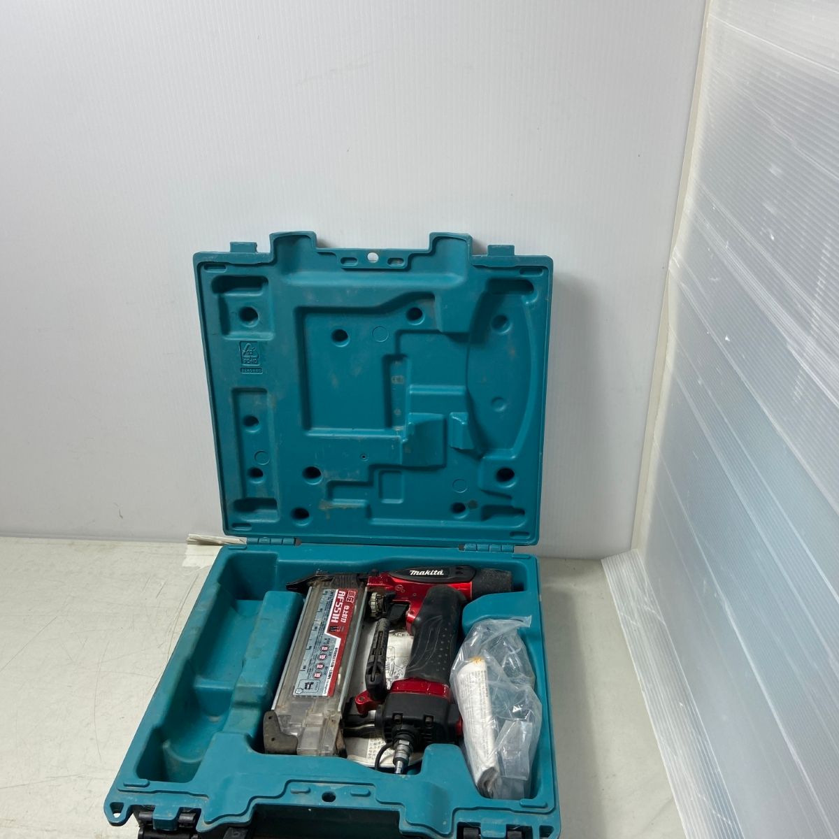ΦΦMAKITA マキタ エアツール エア釘打ち 高圧 AF551H レッド