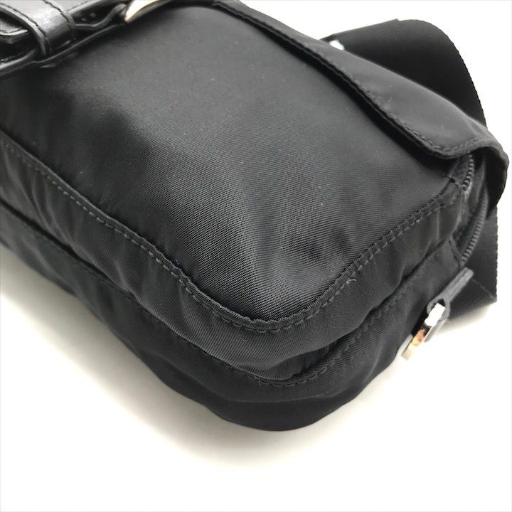 良品✨　プラダ　ポーチ　三角ロゴプレート　テスートナイロン　レザー　ブラック　黒 良品 PRADA プラダ 三角ロゴ プレート ナイロン テスート