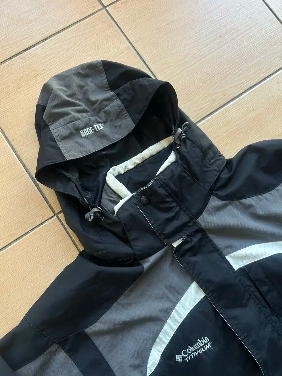コロンビア Columbia チタン GORE TEX₍ゴアテックス ウィンドブレーカー