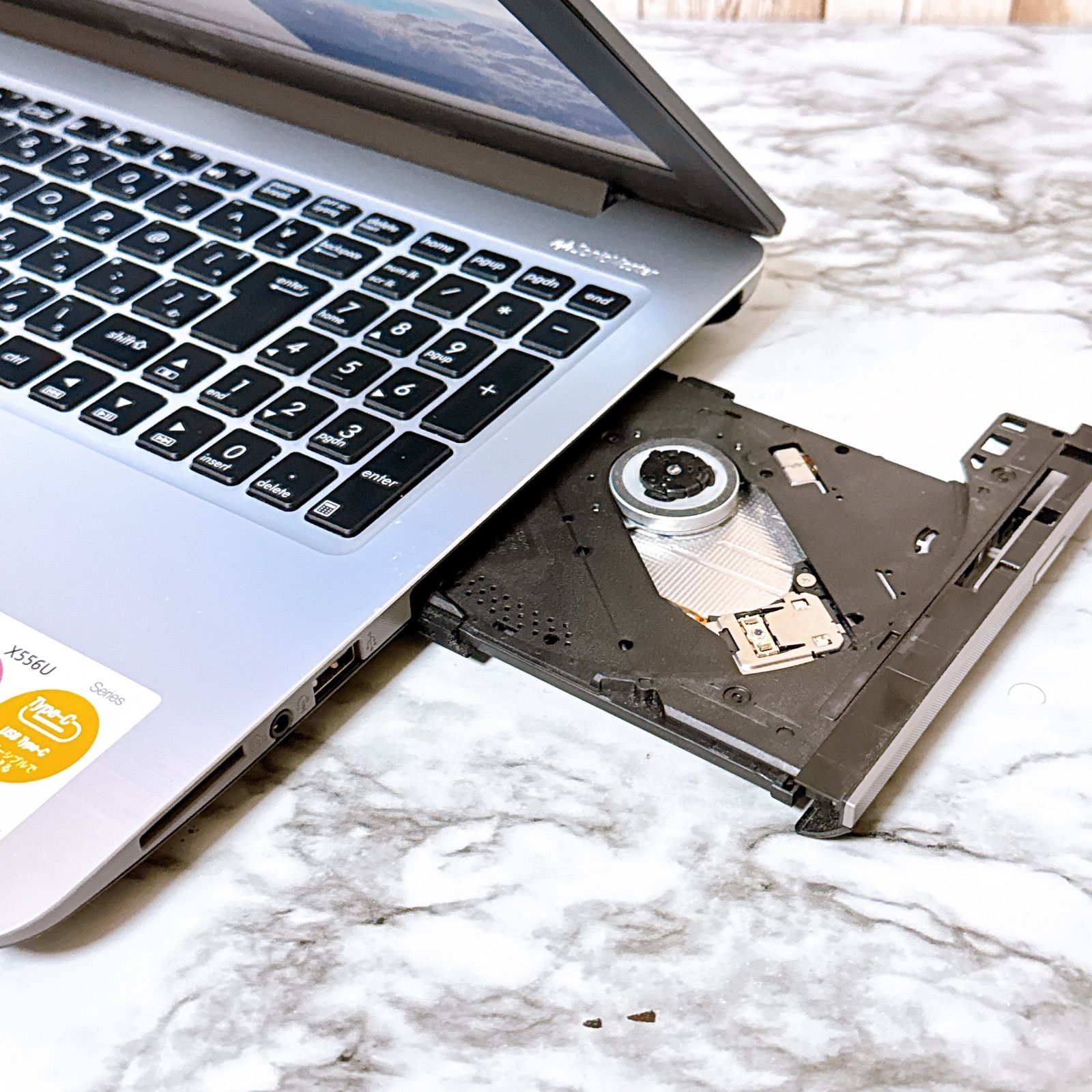 高性能i7＆爆速SSD|メモリ8GB