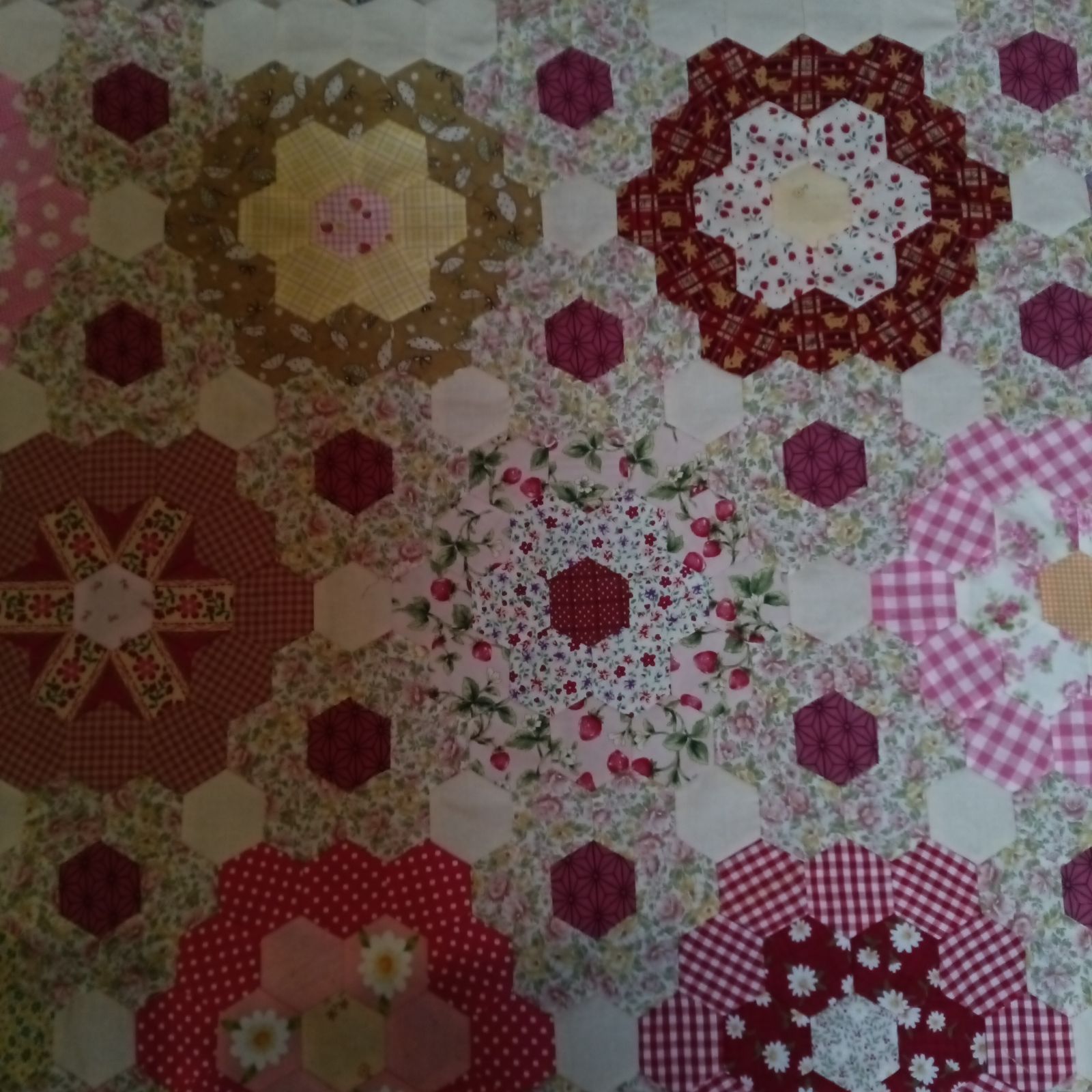 ヘキサゴン ローズガーデンのキルトトップ パッチワーク ハンドメイド