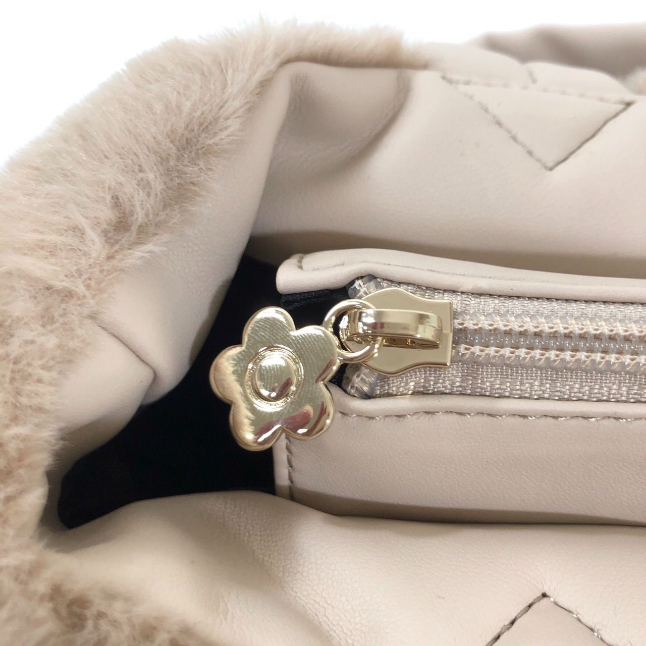 美品 MARY QUANT マリークワント ファーデイジーライン