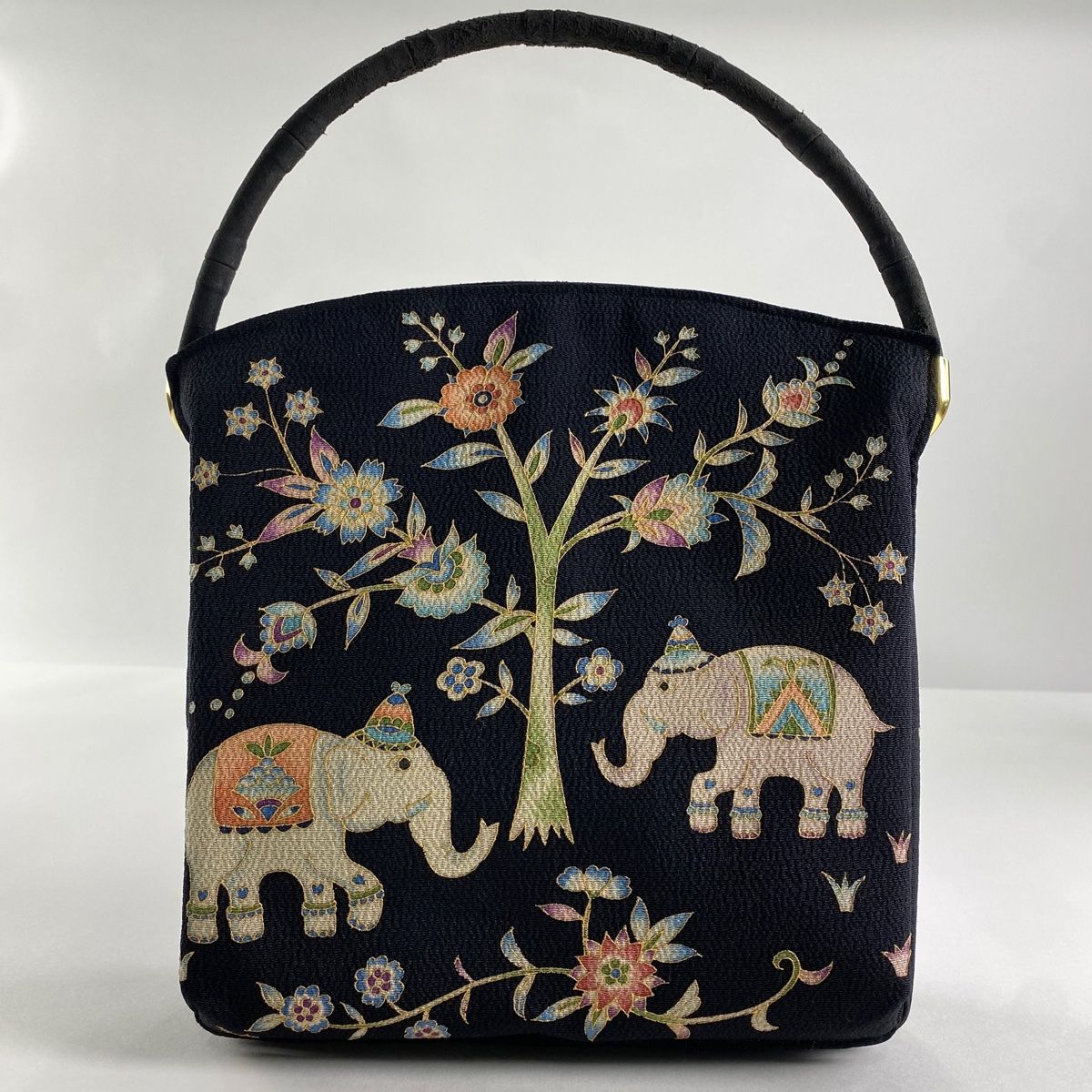 和装バッグ 美品 逸品 OKAJIMA 象 草花 金彩 黒 正絹 和装小物 【中古