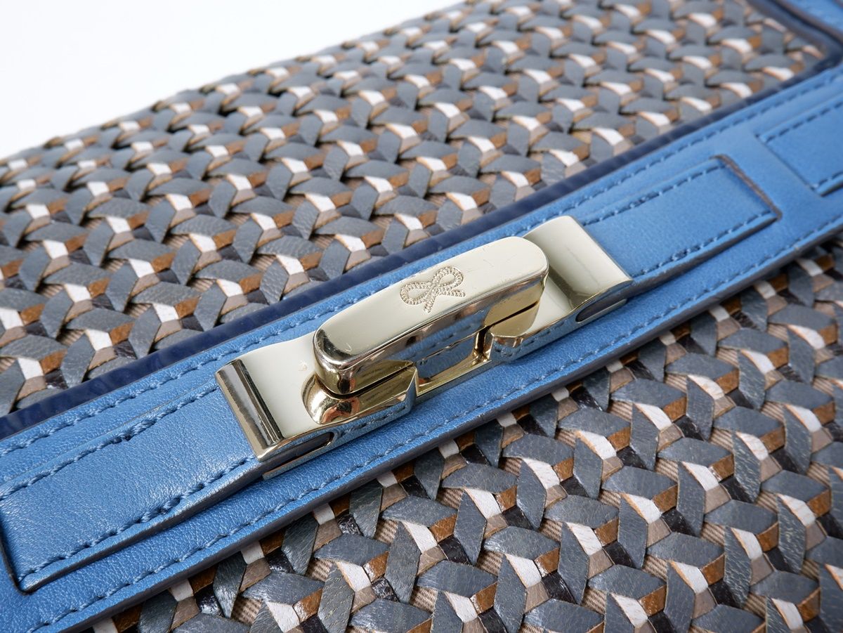 ANYA HINDMARCHアニヤハインドマーチ イントレチャートレザー編み  