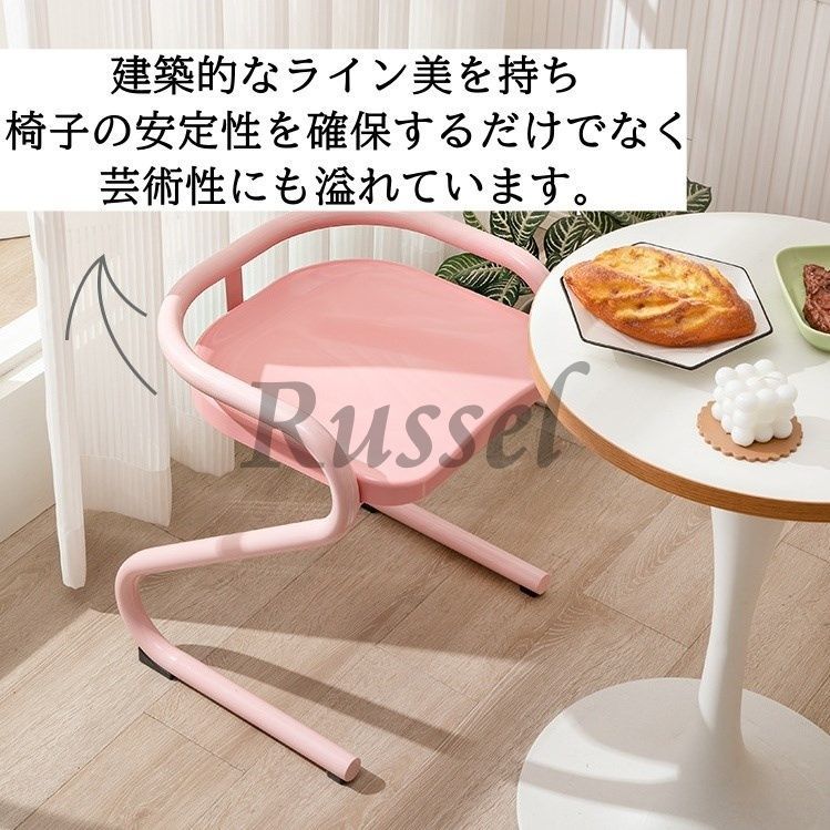 ピンクとグリーンのシンプルな椅子 ピンクとグリーンのシンプルな椅子