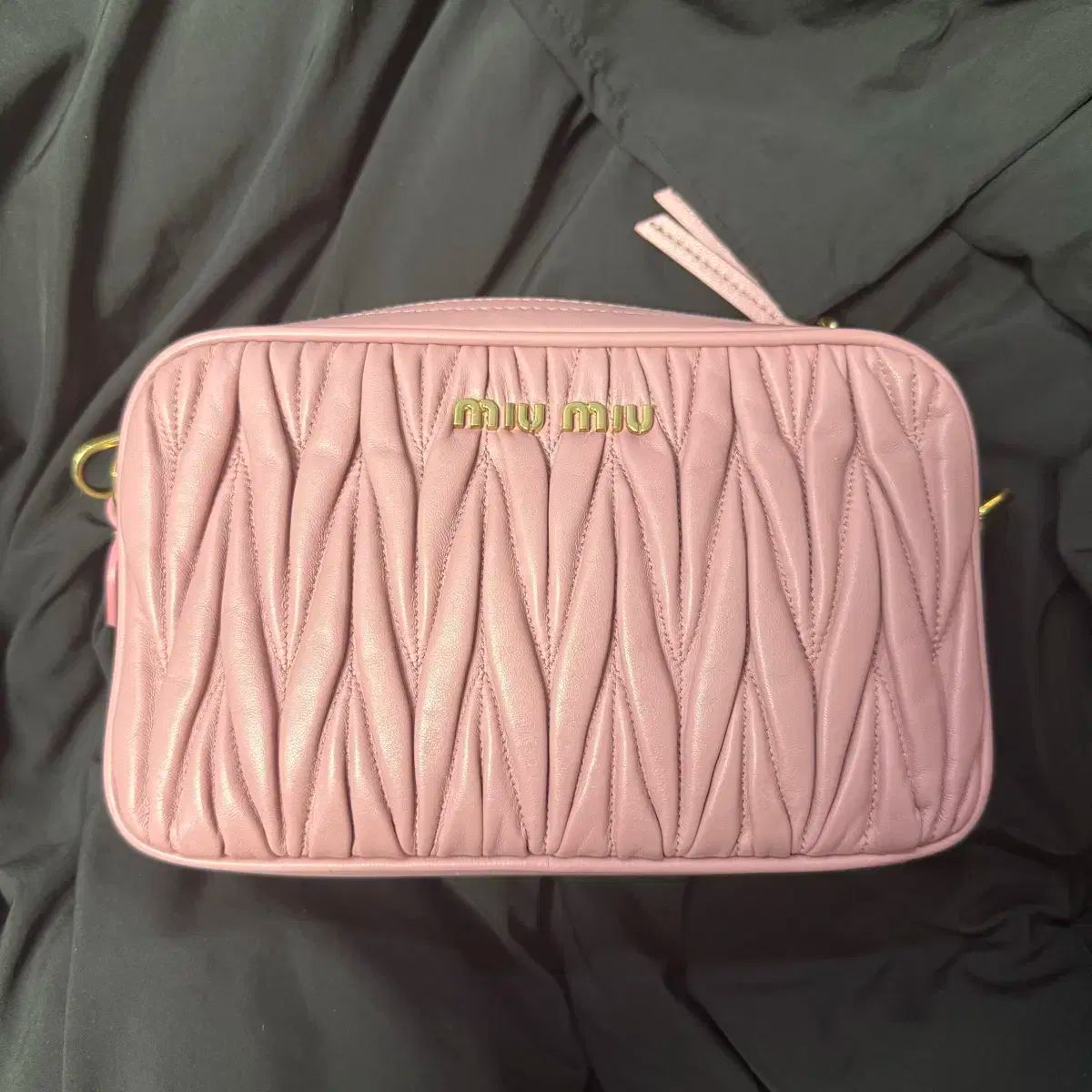品 MIU MIU ミュウミュウ マテラッセ カメラバッグ ピンク