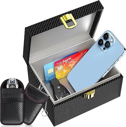 【在庫処分】SAMFOLK リレーアタック防止用キーケース リレーアタック防止 ボックス 電波遮断キーケース リレーアタック対策 スマートキーケース 電波遮断ポーチ 車盗難防止用品セット 車の鍵 GPSなどの信号に対応 3Dカーボン素材 スマホ対応
