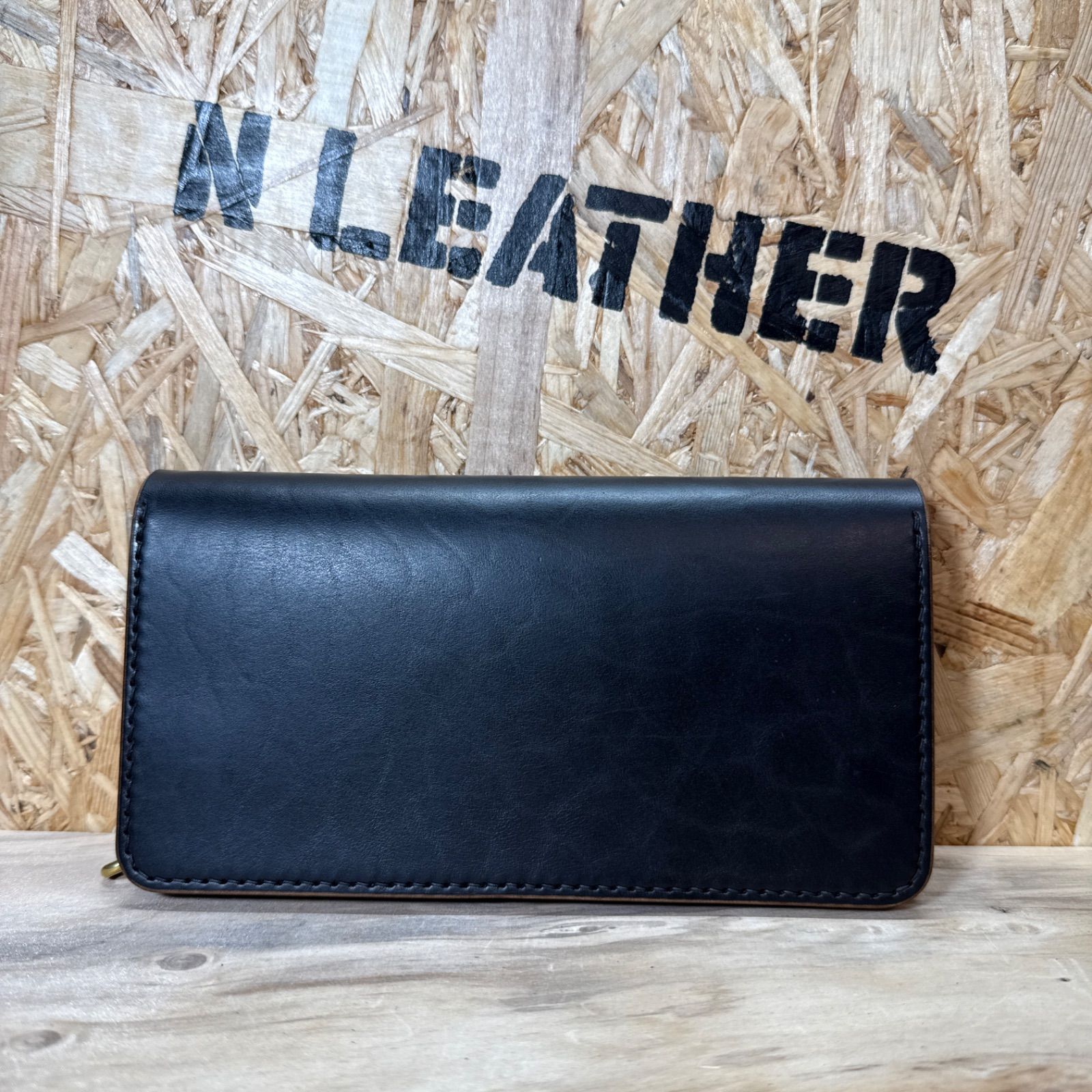 MARYAMホースバット トラッカーウォレット180（ロング）3層 茶芯ブラック トラッカーウォレット ロング (Maryam ホースバット/顔料