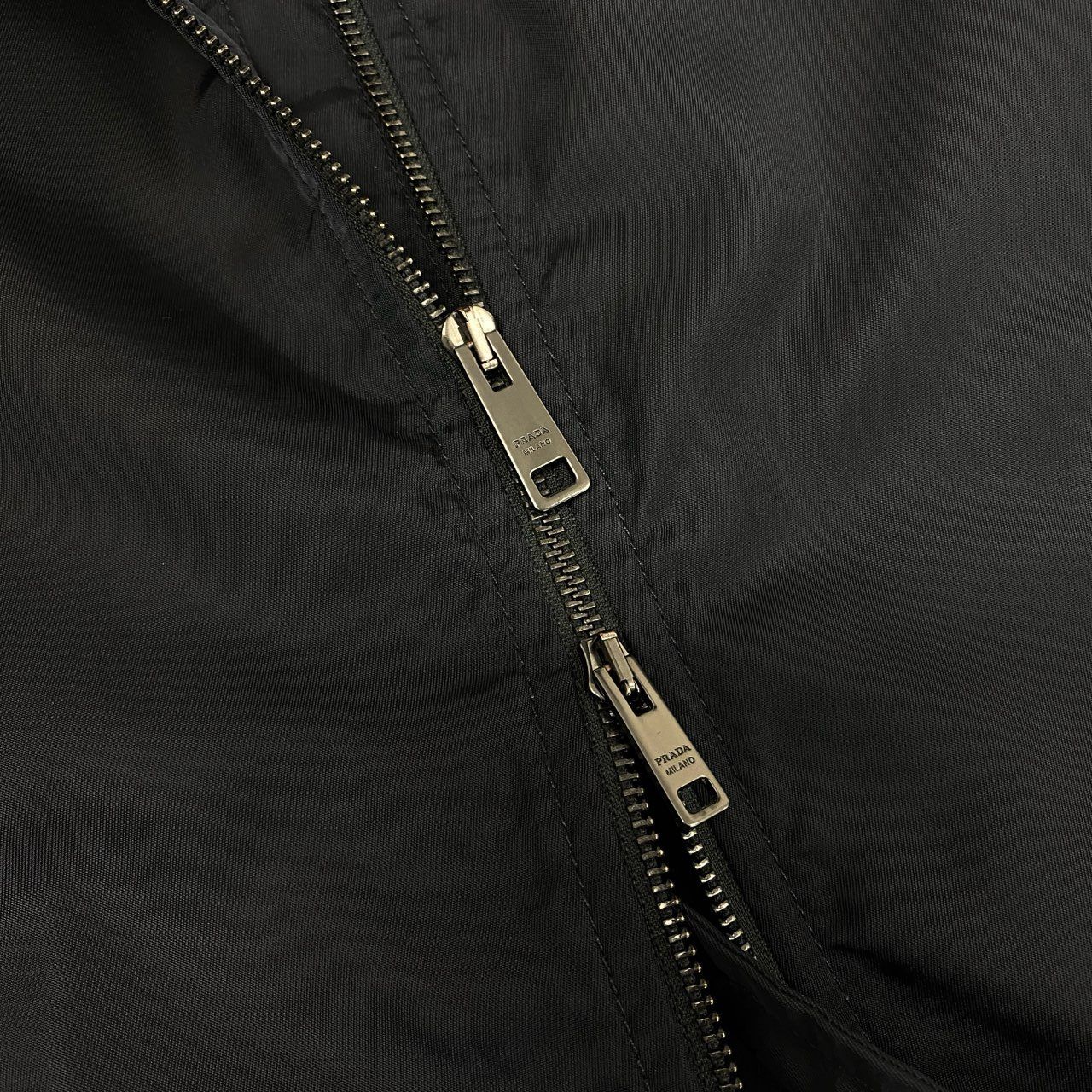 20k19 PRADA プラダ ダブルジップ 中綿ナイロンジャケット 20k19 PRADA プラダ ダブルジップ 中綿ナイロンジャケット