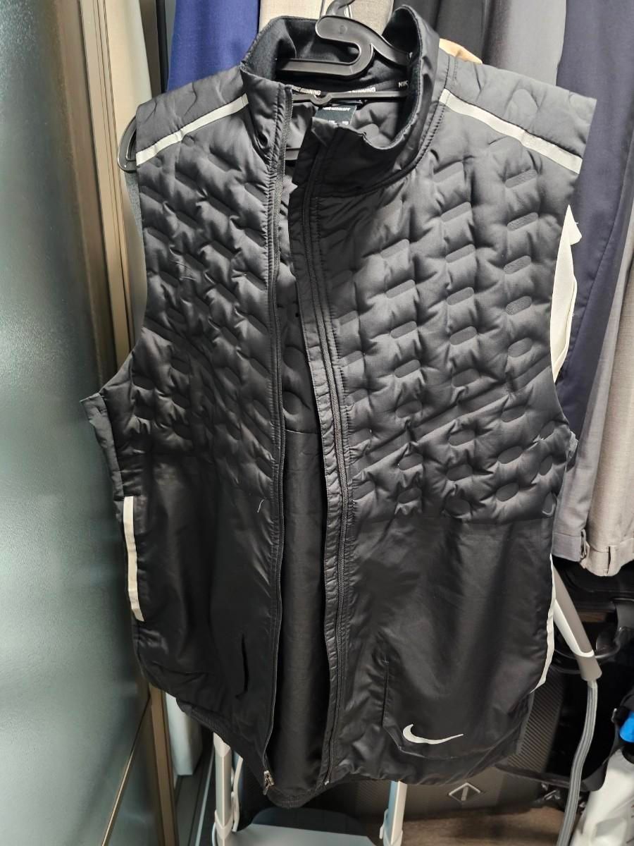 NIKE エアロロフトゴルフ ベストダウン M size(公式在庫なし) NIKE(ナイキ) ゴルフ エアロロフト 軽量 ダウン ベスト ブラック