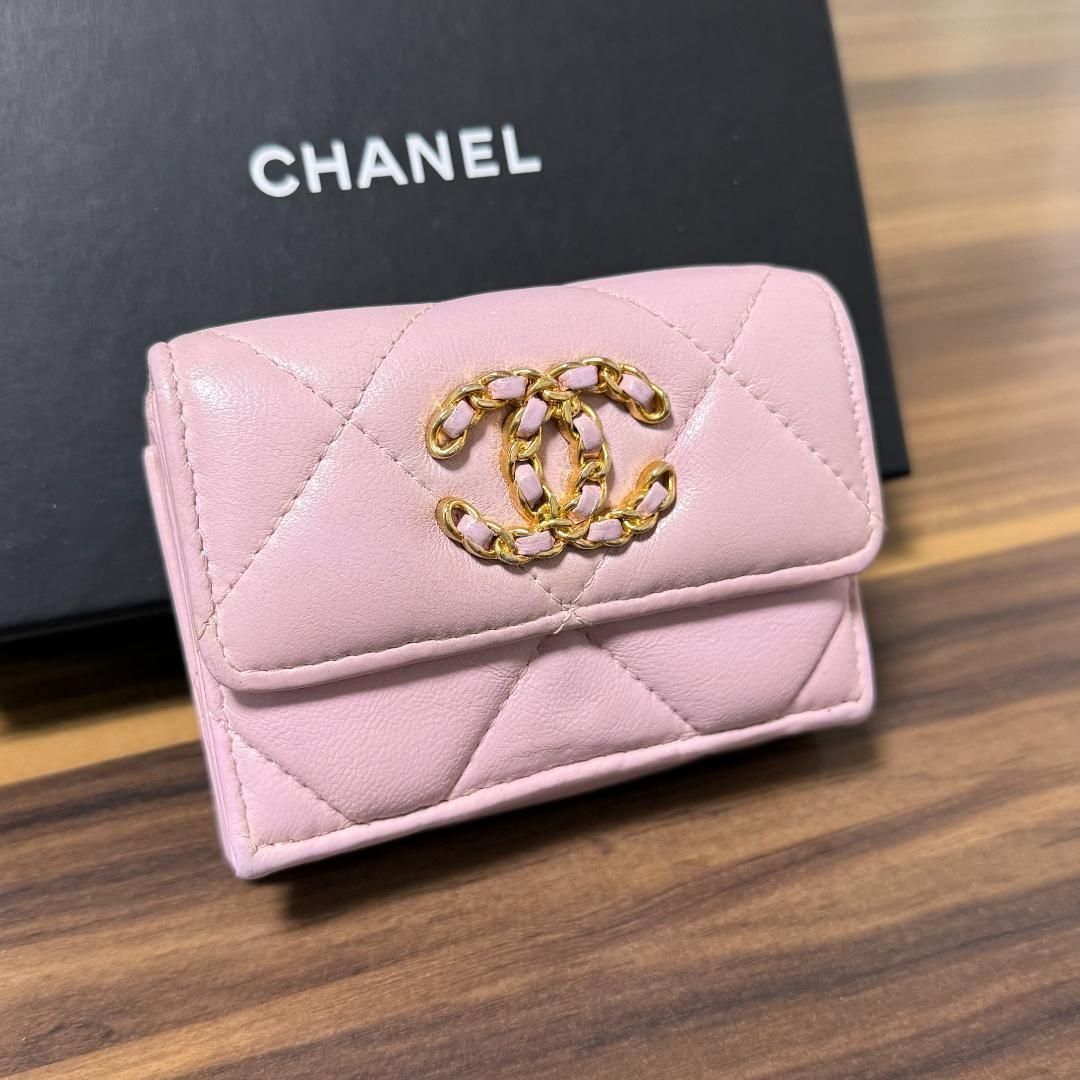 ⭐️美品⭐️CHANEL 19 ディズヌフ ケース ミニ財布 ⭐️美品 シール