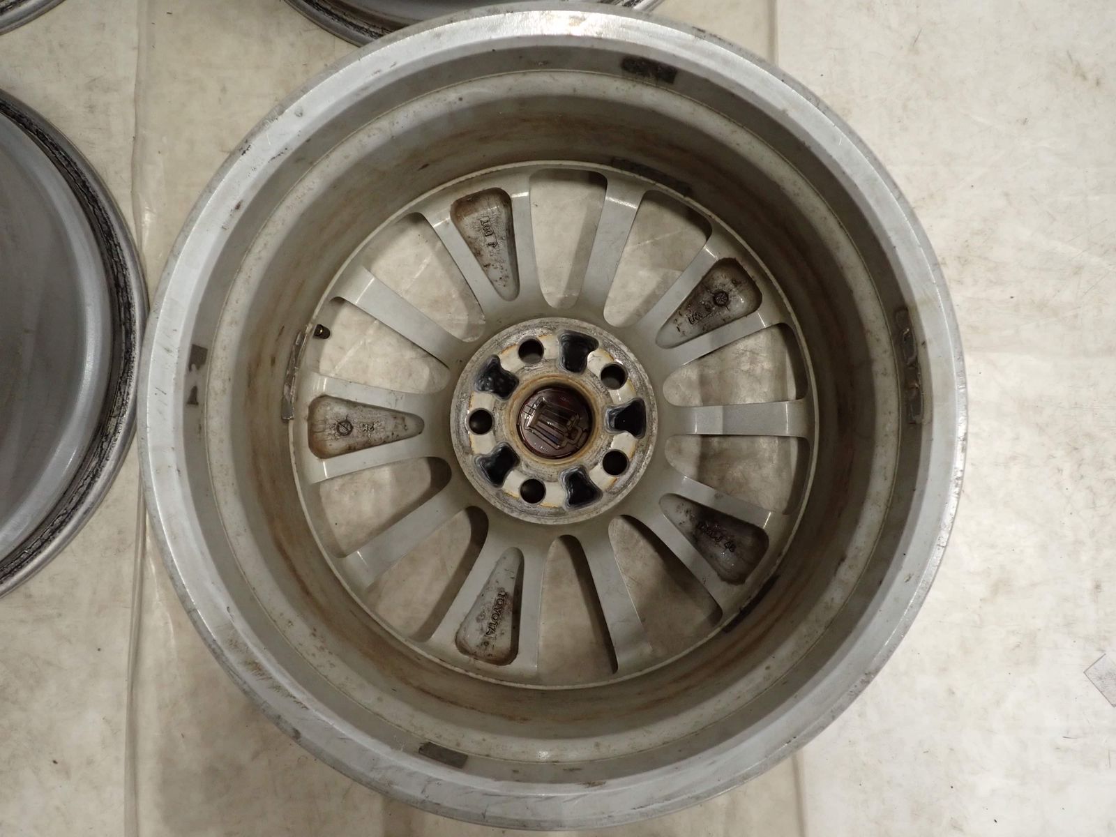 トヨタ純正 クラウン ホイール ４本　18×8J 5穴 4本SET 会社宛送料無料 18×8J トヨタ クラウン ハイブリット