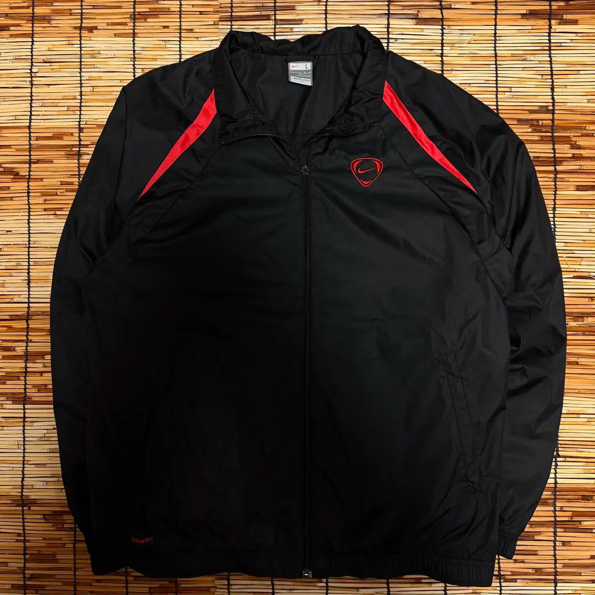 Nike(ナイキ） 黒 ティエンポ ライン ウインドブレーカー L