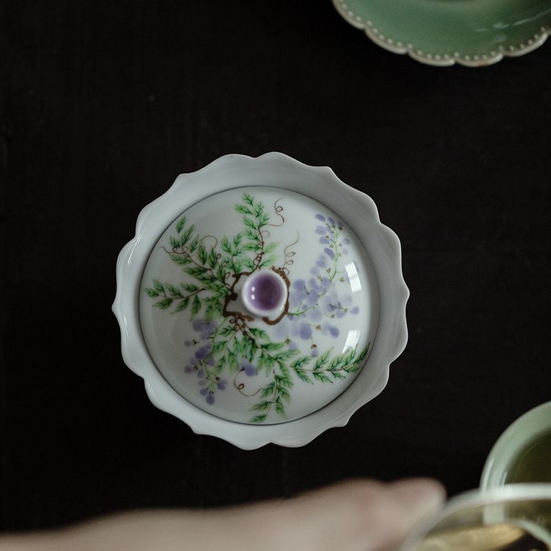 新品 手描きの蓋碗、釉下絵の粉彩紫藤花 中国茶器 陶磁 台湾茶器 新品 手描きの蓋碗、釉下絵の粉彩紫藤花 中国茶器 陶磁 台湾茶器