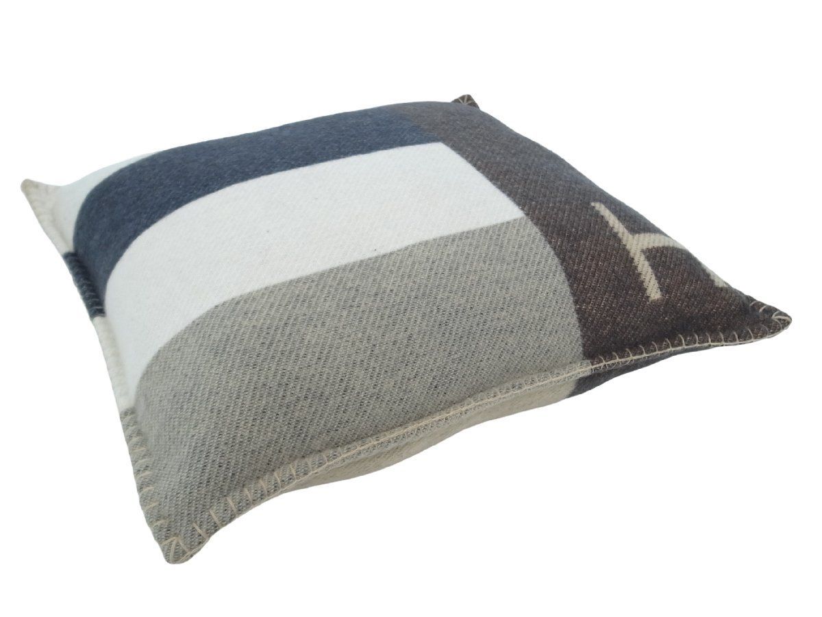 HERMES エルメス カシミヤ混 ウール Hロゴ クッション - メルカリ