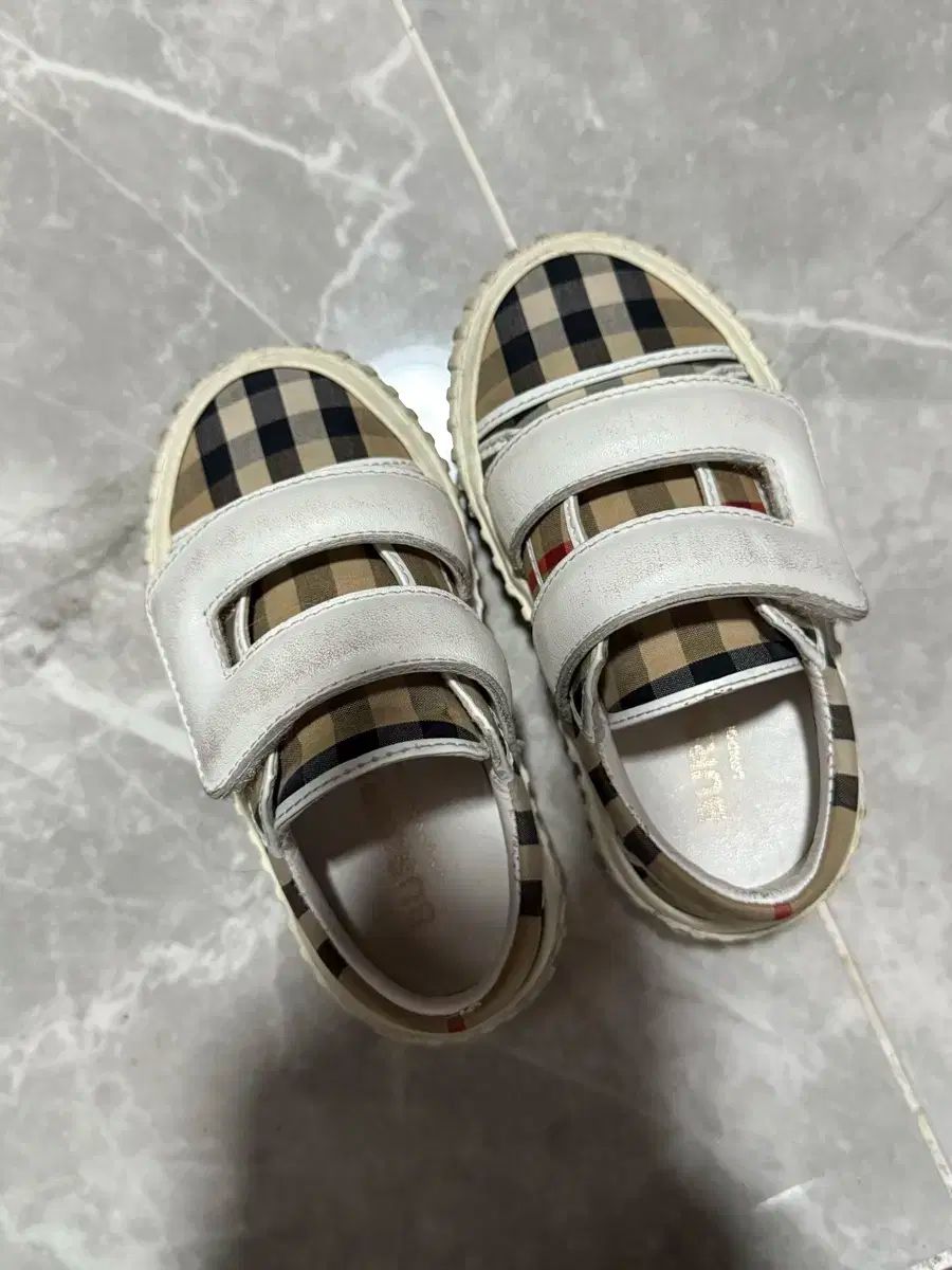 バーバリーチルドレン ベビーシューズ 23