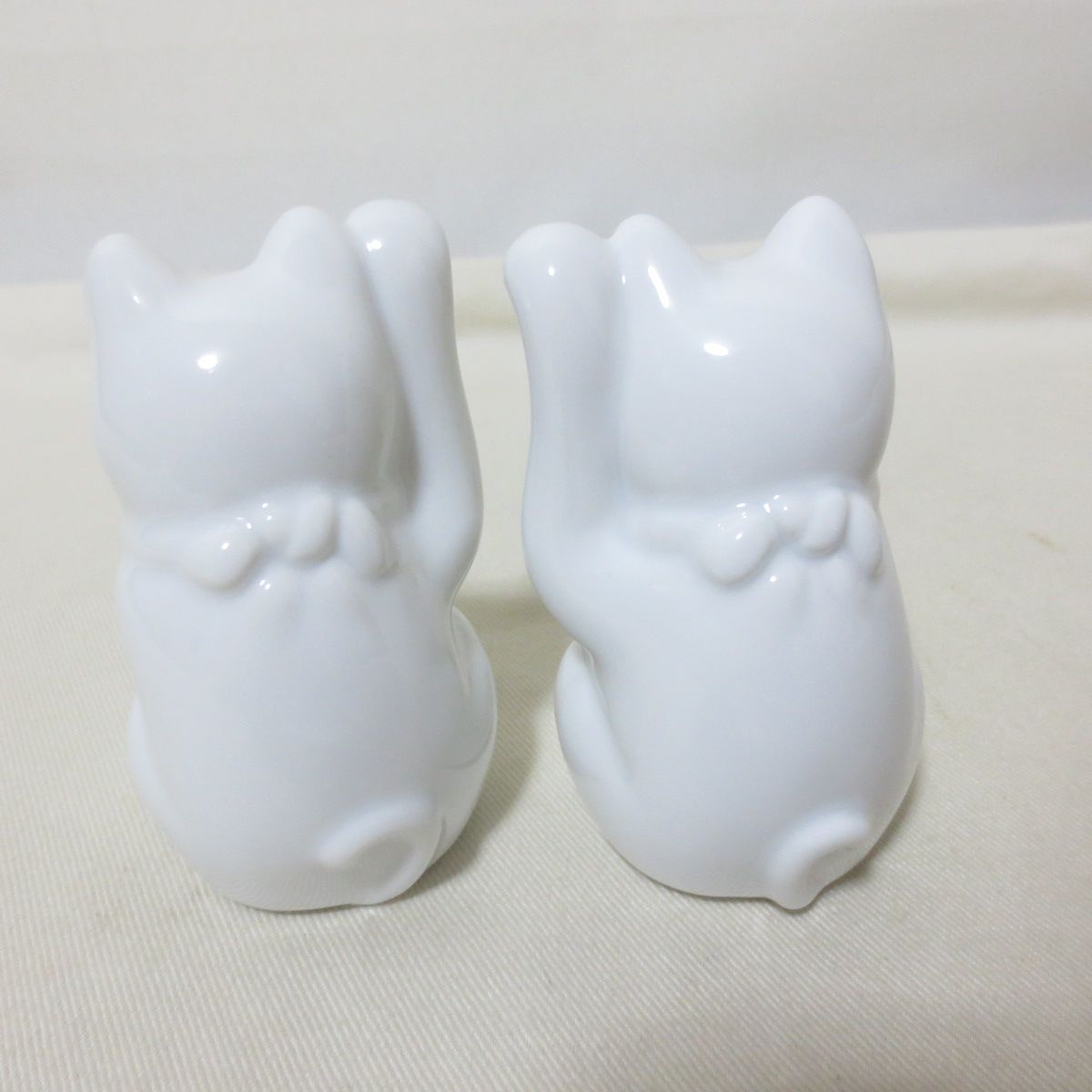 V917　m.m.d.　Jeramic MANEKINEKO　招き猫　ペア　瀬戸焼　ホワイト　置物　インテリア　水晶　シトリン　Jeramic cat V917 m.m.d. Jeramic MANEKINEKO 招き猫 ペア 瀬戸焼 ホワイト