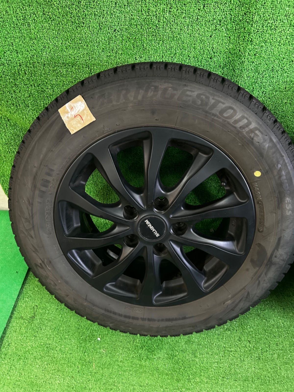 トヨタ シエンタ 170系 185/60R15 スタッドレス | ブリヂストン VRX3