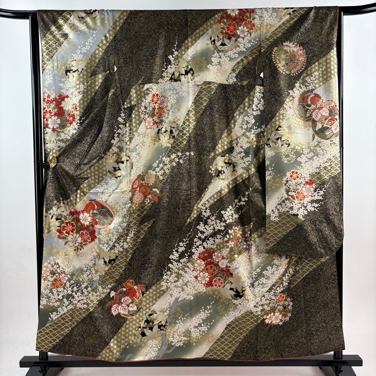 振袖 身丈157cm 裄丈63.5cm S 袷 草花 鶴 金彩 金糸 黒 正絹 秀