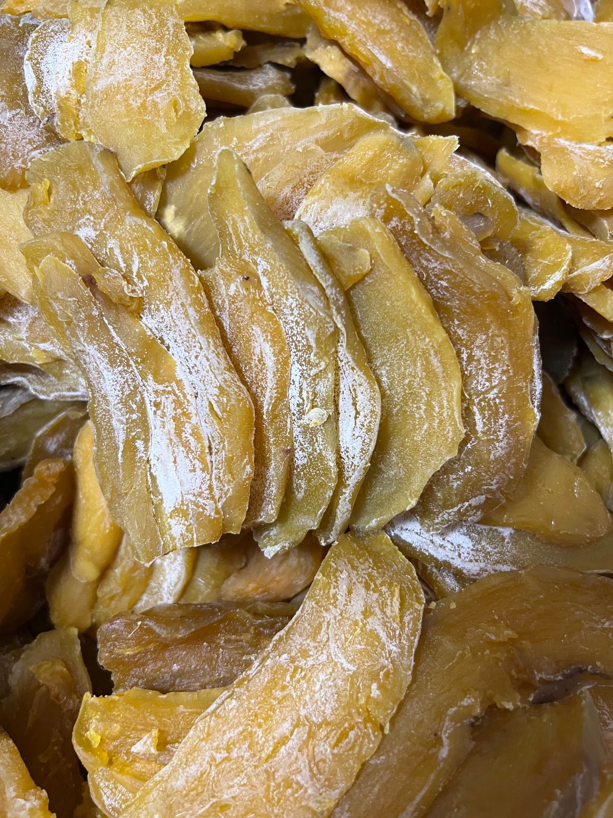 糖度の高い平切り黄金干し芋箱こみ800g❣️新物❣️無添加・低カロリー❣️砂糖不使用❣️　ホクホク系ほしいも　真空パックでのお届け！新物　柔らかくて甘い　健康食品　大人気　無添加　便秘の改善に役立つ