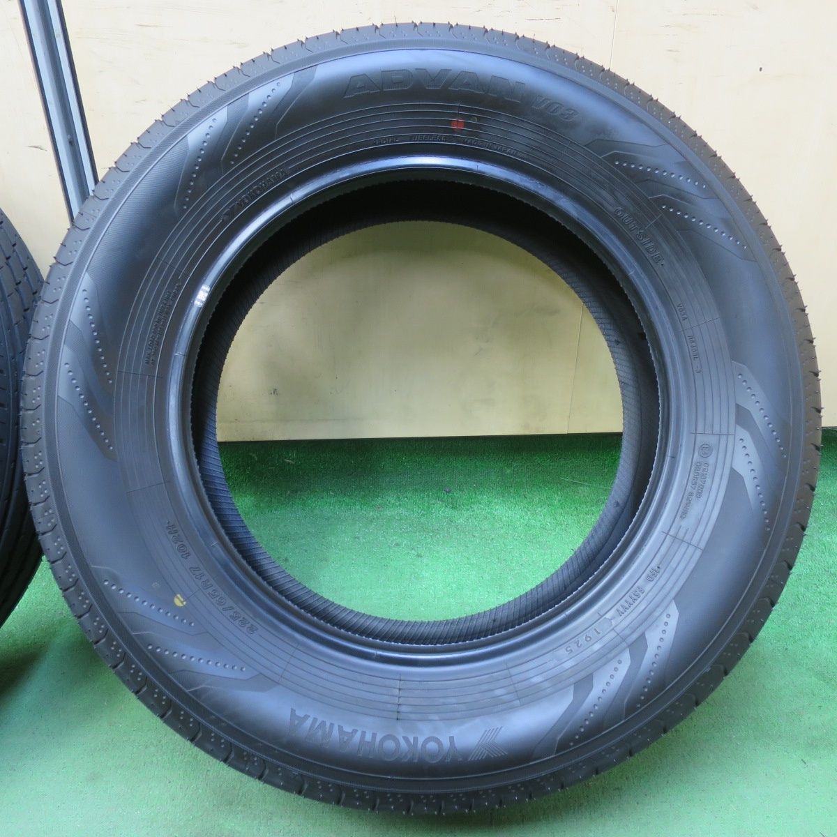 夏タイヤ　ヨコハマアドバンv03 40アルファード新車外し4本225/65R17 2024年製】ヨコハマ アドバン V03 225/65R17 4本セット NX