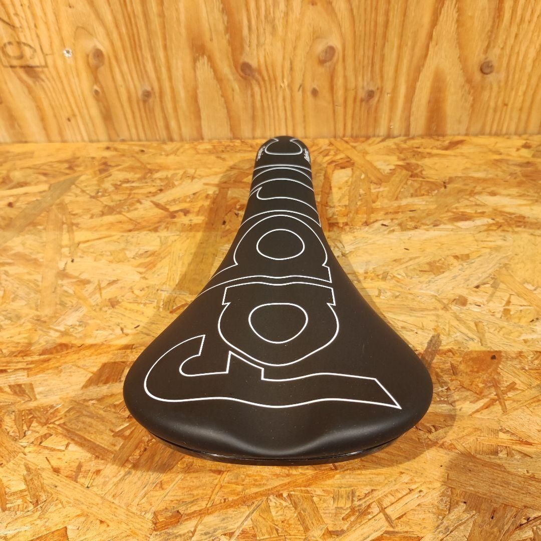 FABRIC サドル SCOOP RACE SHALLOW チタンレール fabric サドル 汲ん