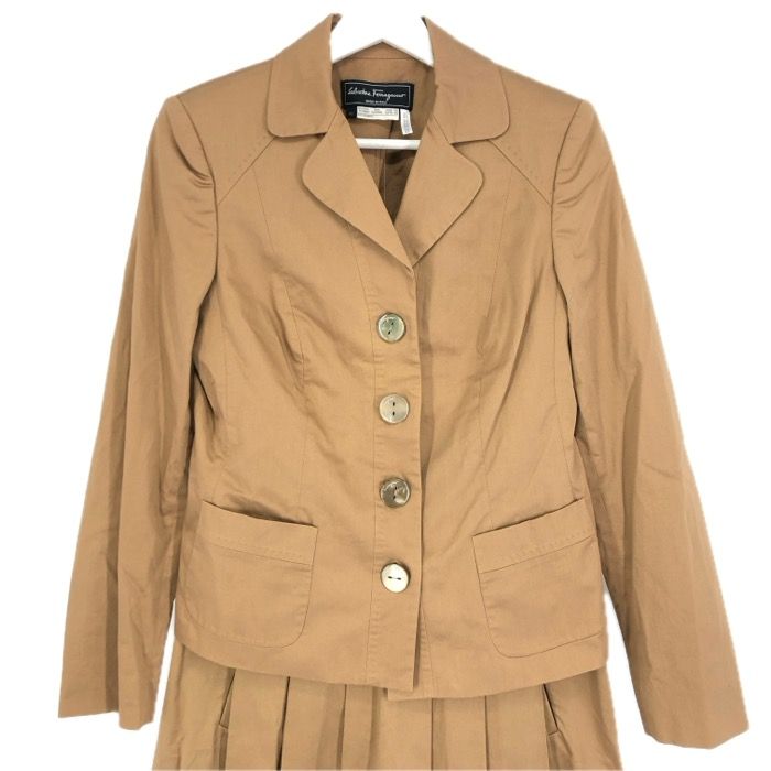 Salvadore Ferragamo アルパカ混ツイード ひざ丈スカートスーツ Salvadore Ferragamo アルパカ混ツイード ひざ丈スカートスーツ