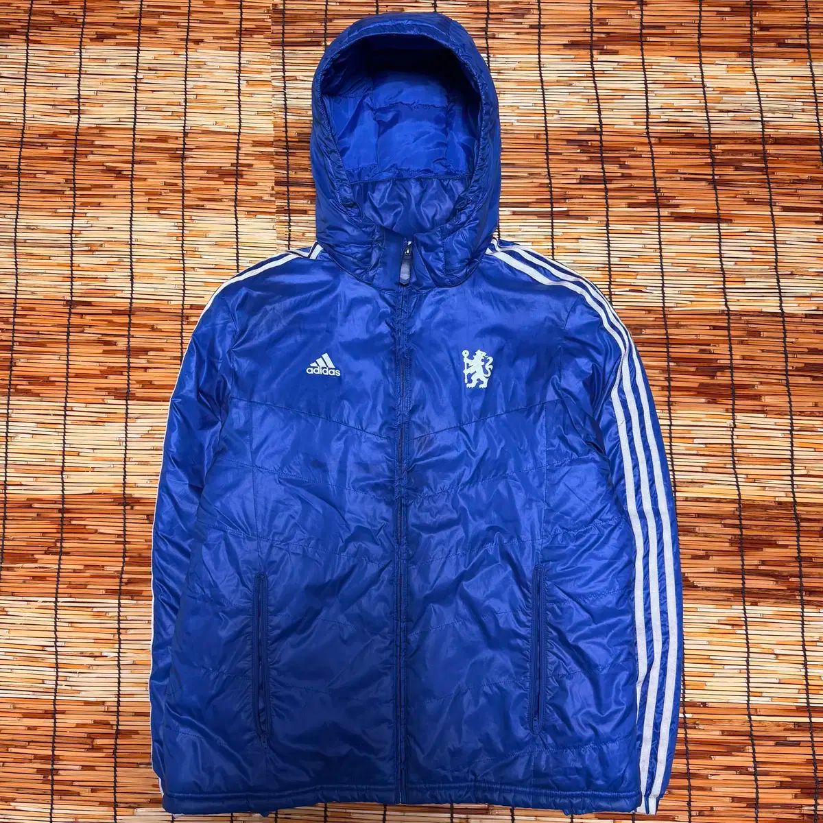 adidas(アディダス) チェルシー オールドスクール 青 ダウンジャケット L