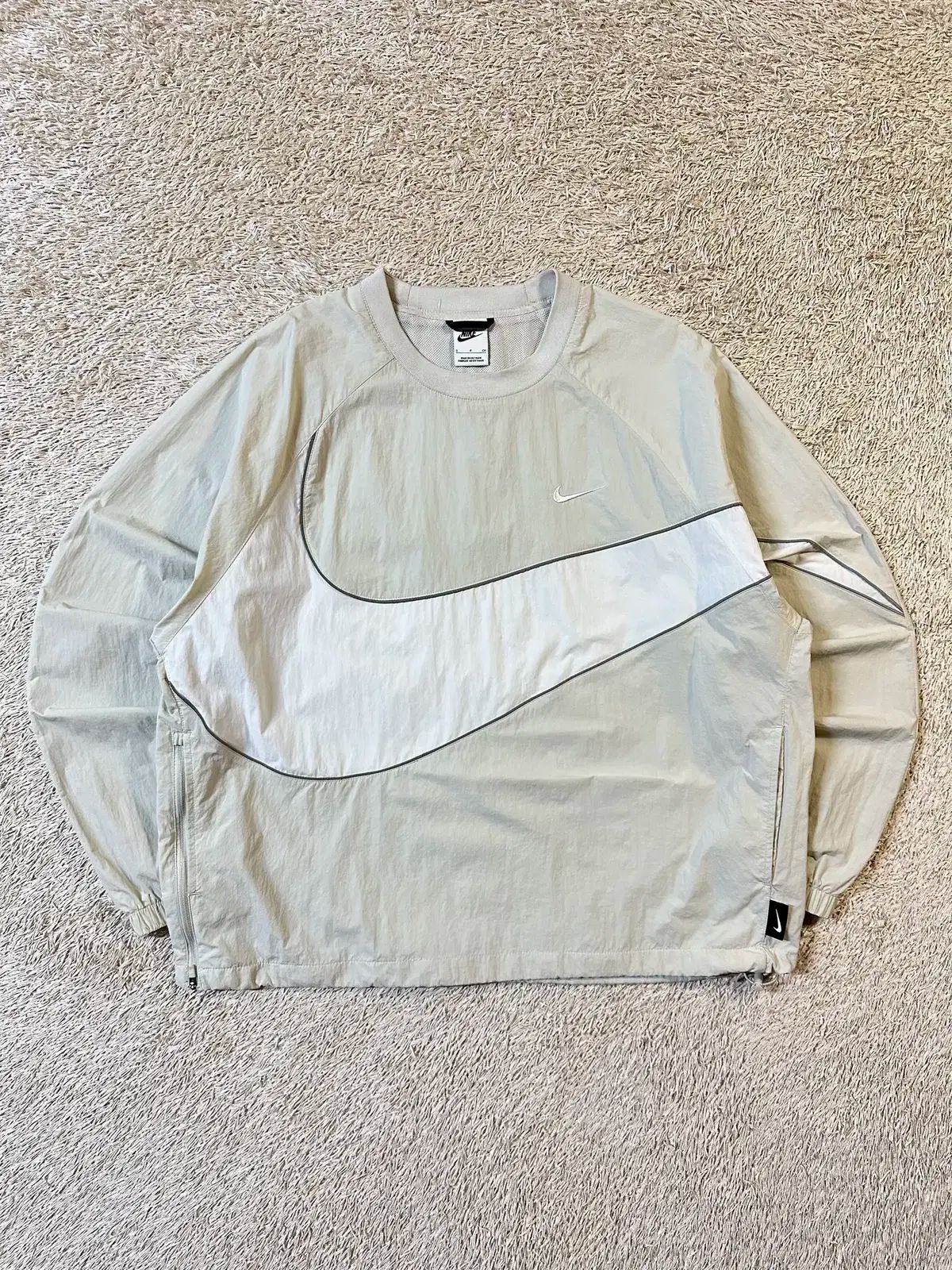 S Nike(ナイキ） NIKE 新作 ビッグ スウッシュ ウォームアップ グレー