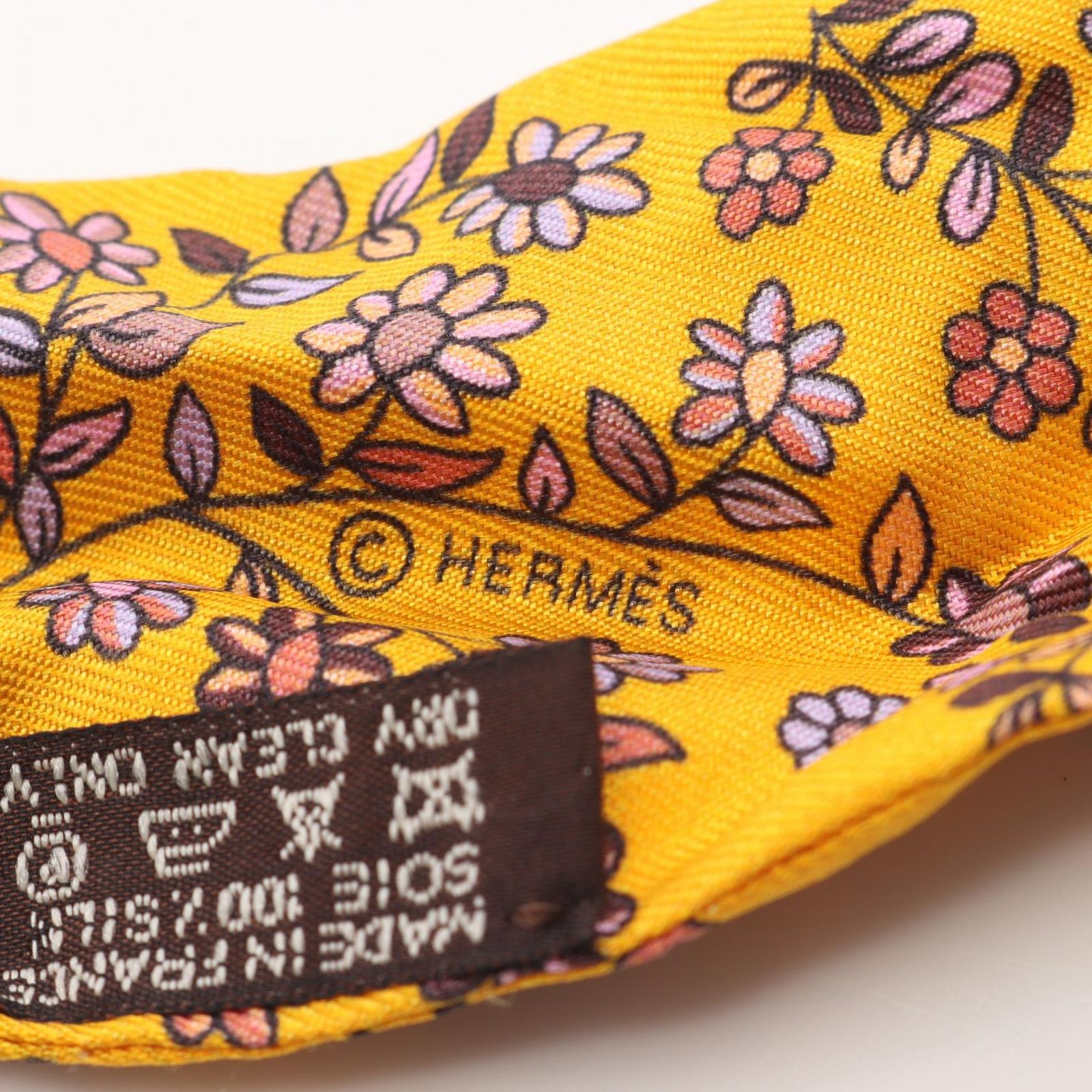 HERMES スカーフ　ツイリー　イエロー HERMES - エルメス ツイリー スカーフ Hermes Dress Code