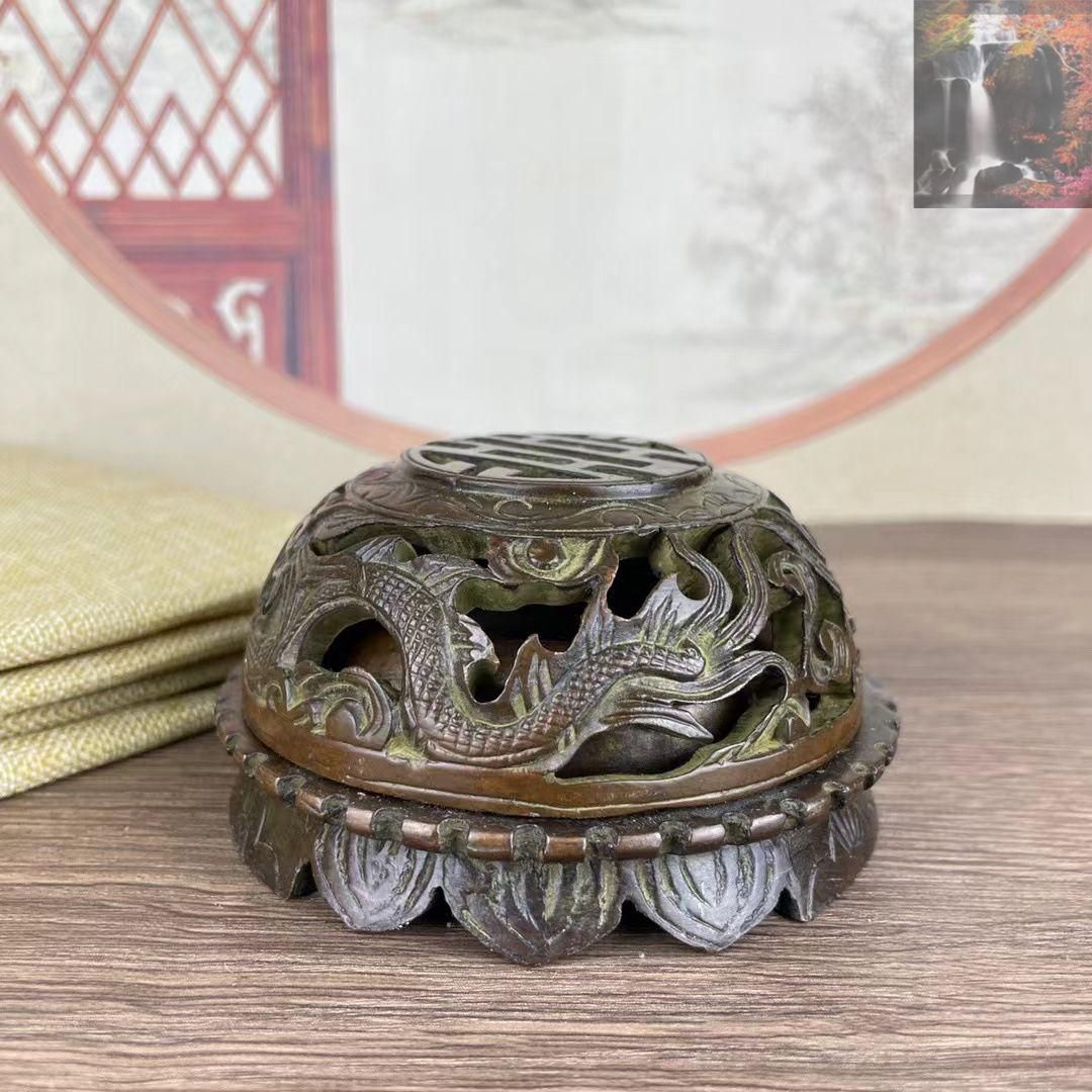 金色の帝王蓮華の置物香炉 陶磁 香道具   装飾品   工芸品 美術品 置物 銅製 双龍蓋香炉 円形香炉 香道具 装飾品 工芸品 美術 置物