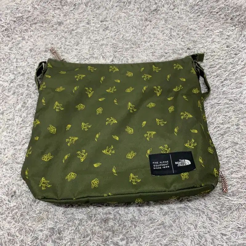 Den Store danske MOBELGUIDE 洋書 デザイナー家具-公式
