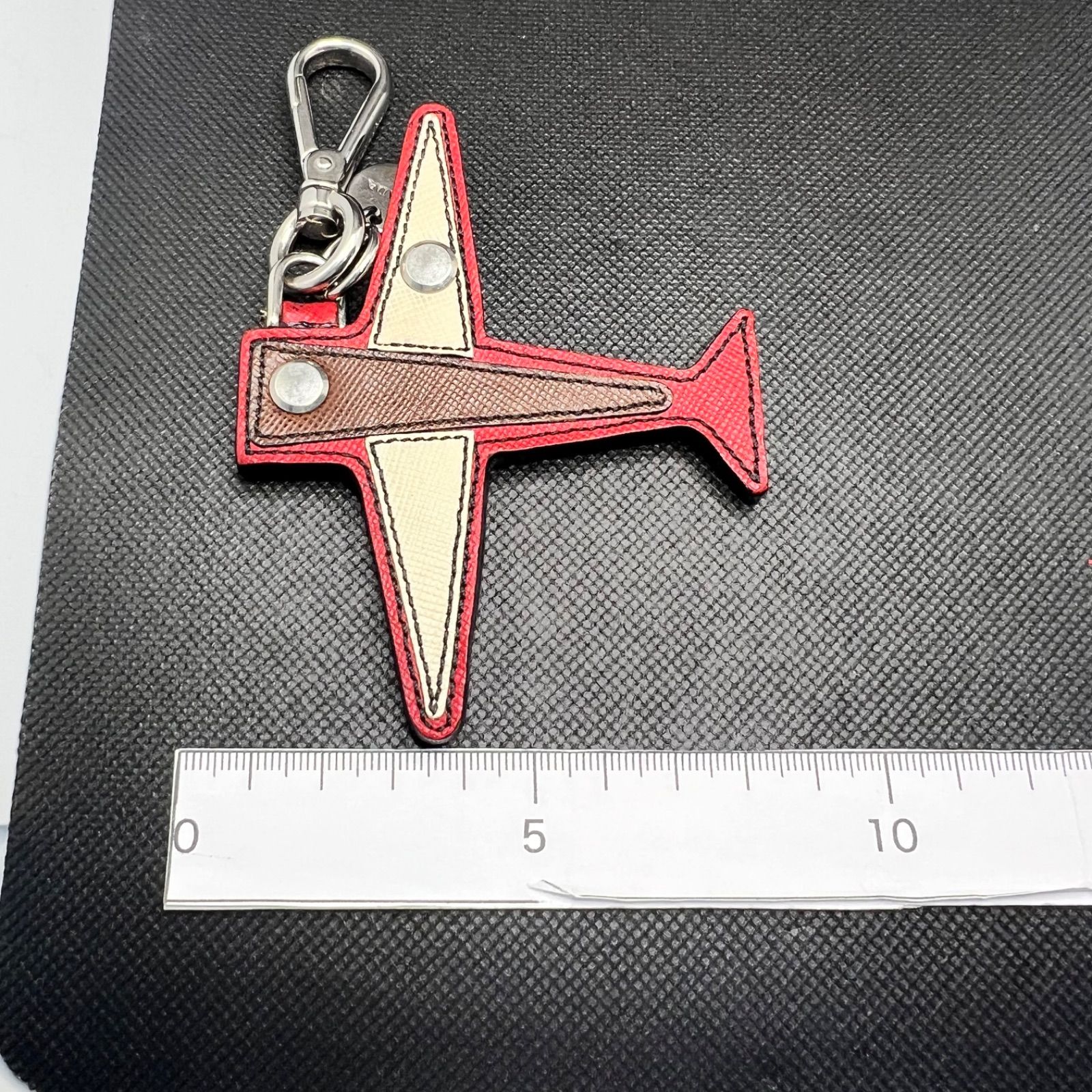 PRADAチャーム飛行機 楽天市場】プラダ 飛行機キーホルダー バッグチャームレディース