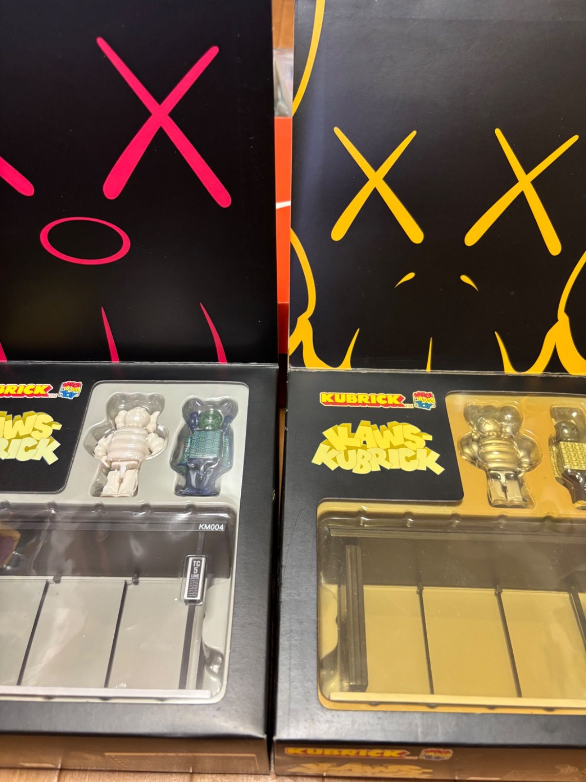 kaws KUBRICK カウズ キューブリック メディコムトイ フィギュア 2個セット