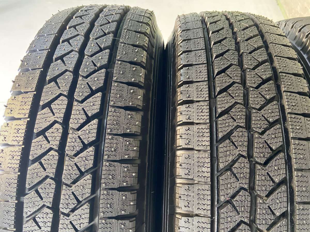 【ITEM半額以下！】 165R13 6PR ブリヂストン ブリザック VL1 TOPY V4C 13x5.0 100 114.3-4穴 タイヤ スタッドレスタイヤ ホイールセット 4本セット w13250910045