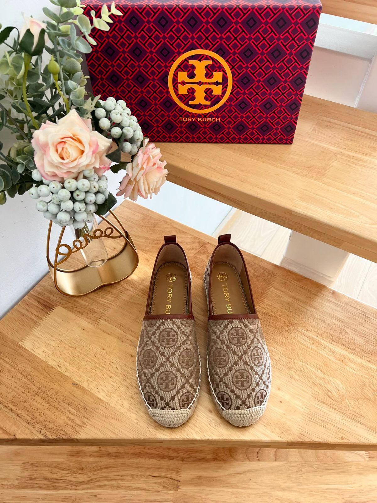 Tory Burch トリー バーチ ダブルTモノグラム 漁夫シューズ ブラウン 子羊革 平底 レディース 上品 エレガント