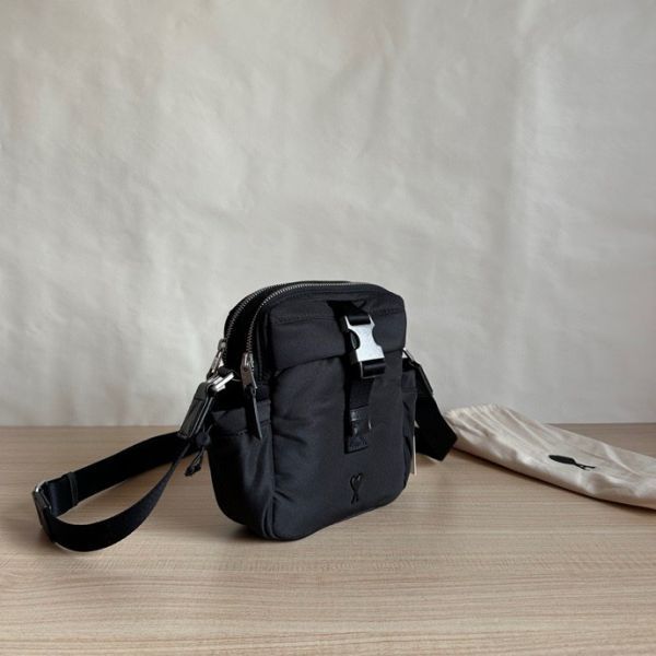 新品未使用】Ami Paris アミパリス ショルダーバッグ ブラック - メルカリ