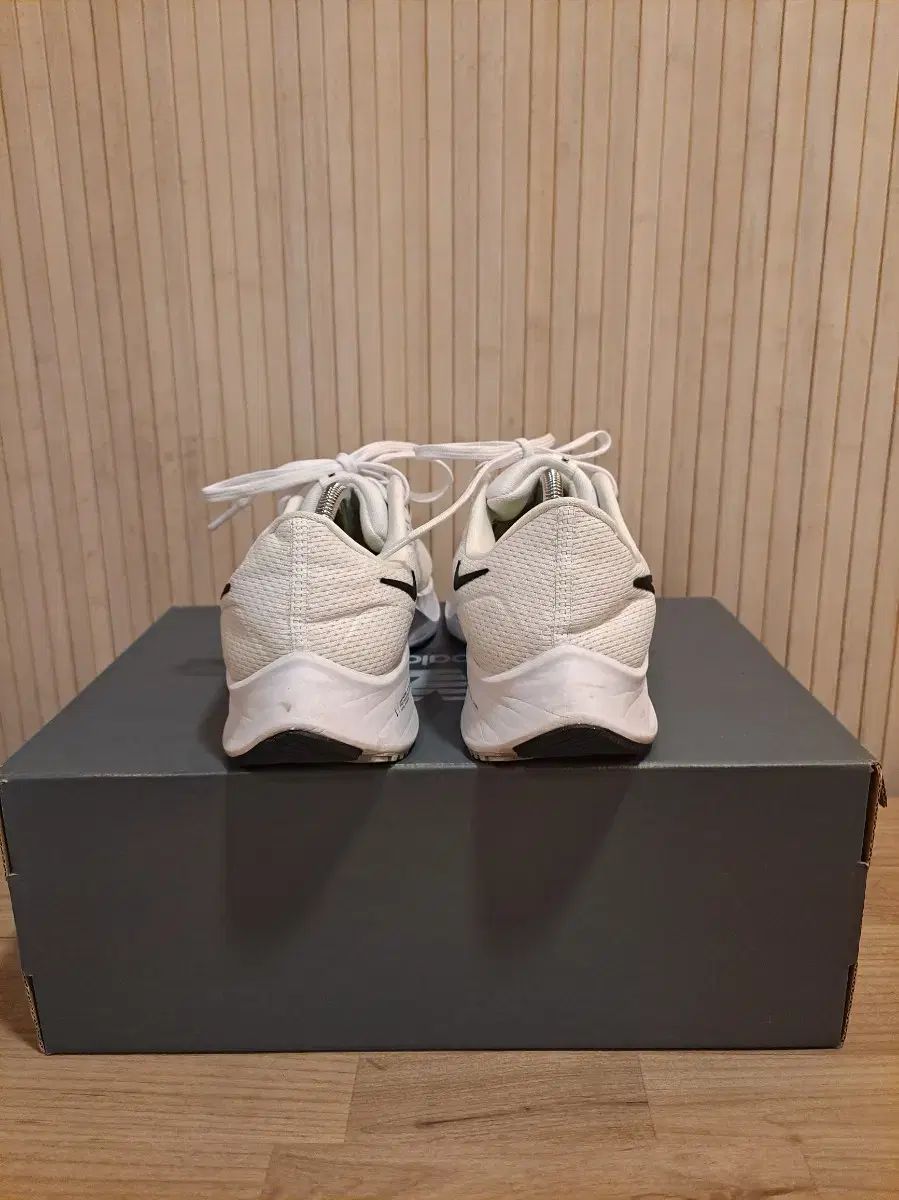 ナイキ エア ズーム ペガサス 白 スニーカー 260サイズ LLC-HASEGAWATOSO_COM