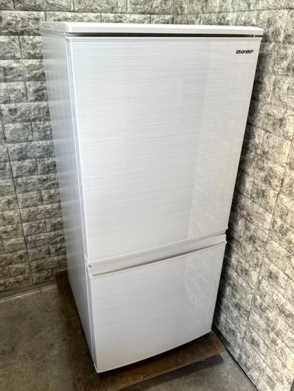 美品】大阪送料無料☆3か月保障付き☆冷蔵庫☆2020年☆シャープ☆137L  
