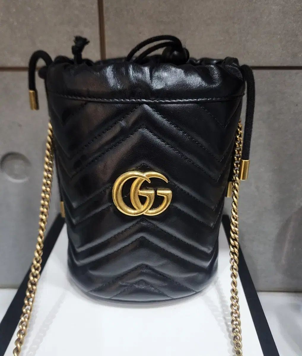 GUCCI グッチ マーモント ミニ バケットバッグ ブラック 金具 チェーン インナーバッグ