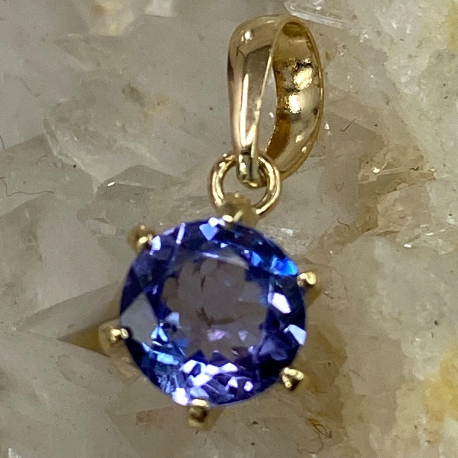 k18YG AU750 18金 天然タンザナイト0.69ct