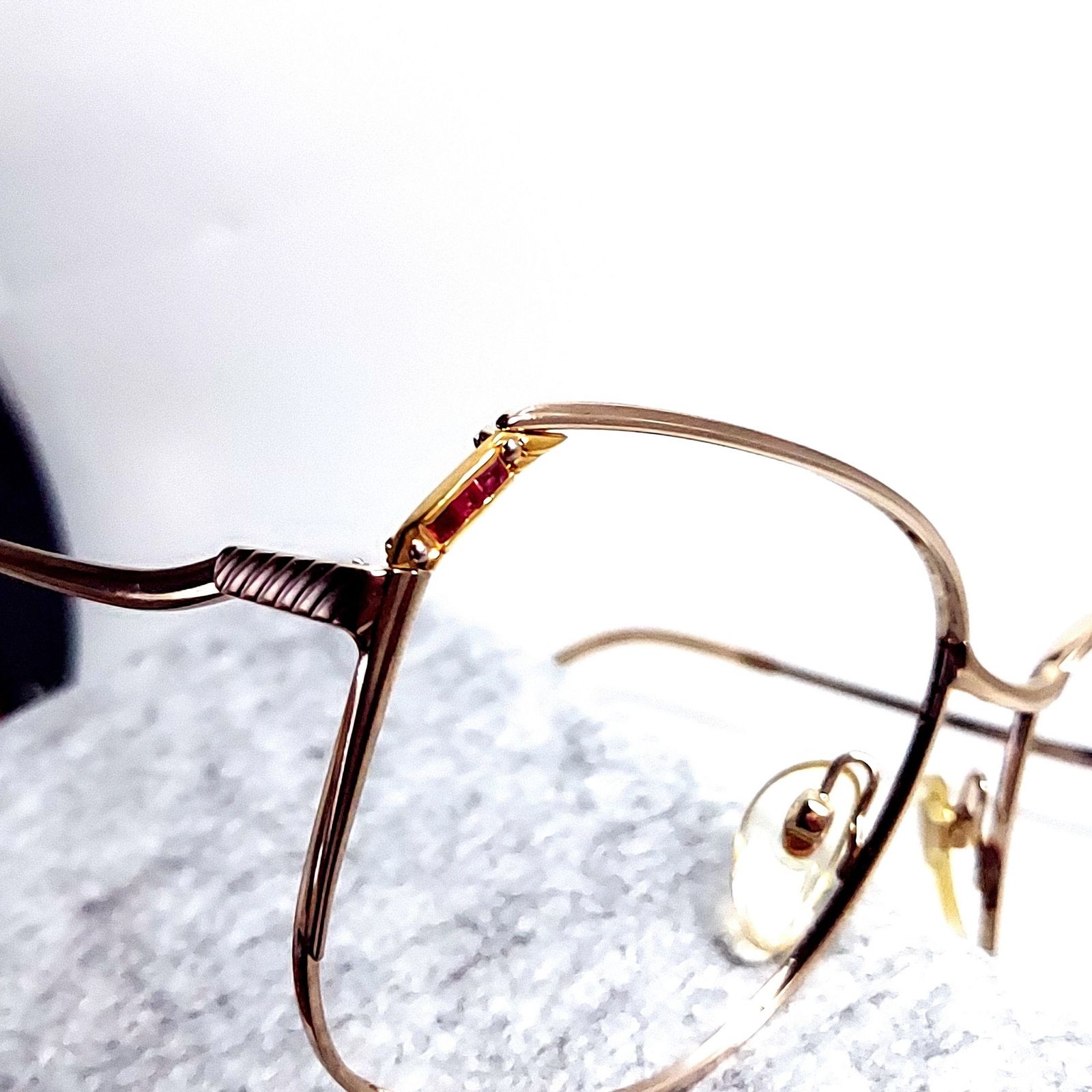 No.749メガネ　HOYA　宝飾ルビー&18K装飾【度数入り込み価格】 No.749+メガネ HOYA 宝飾ルビー&18Kデコ【度数入り込み価格】 - メルカリ