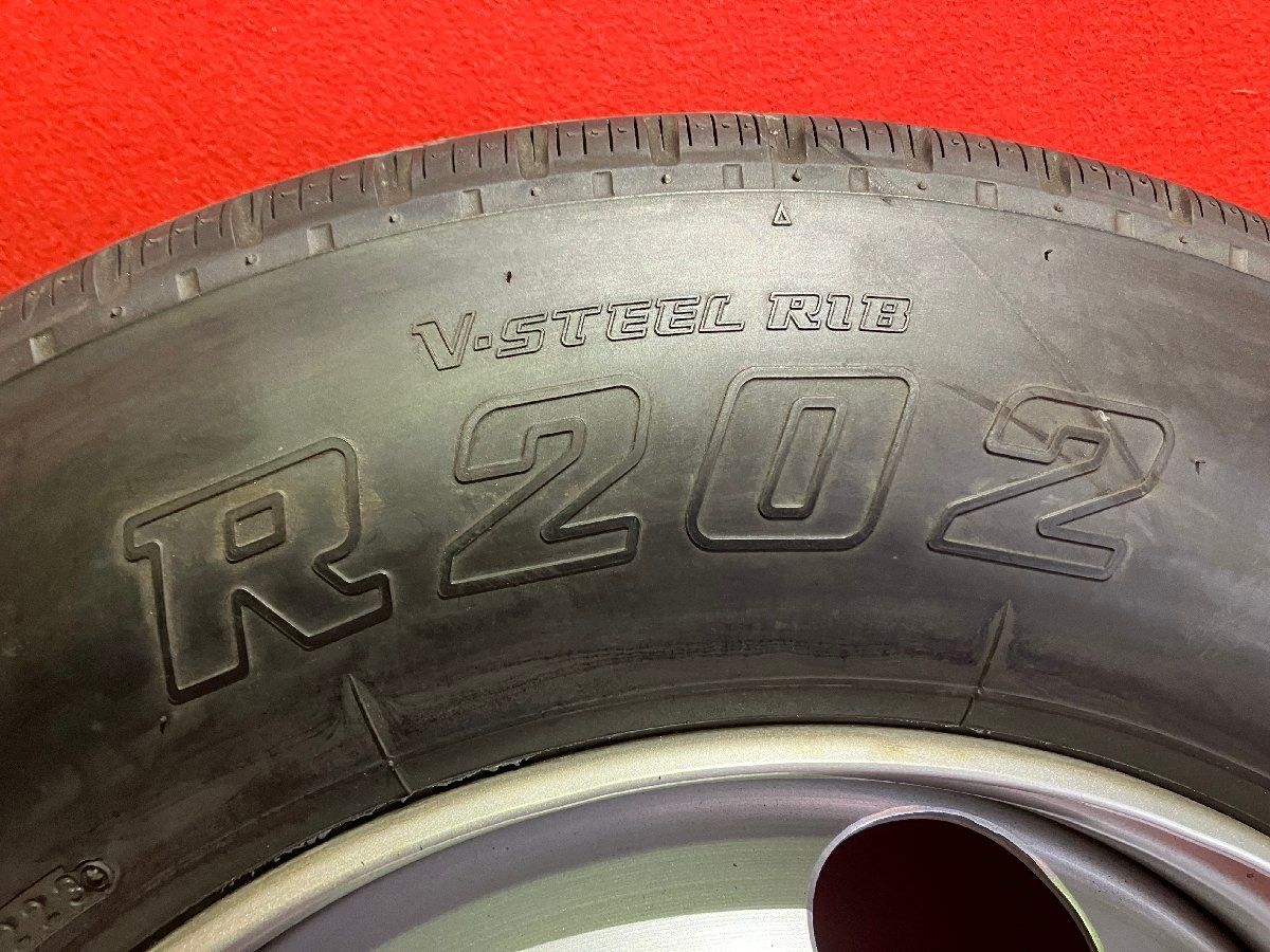 新車外し バリ溝 イボ付きトラックタイヤホイールセット 【205/80R17.5