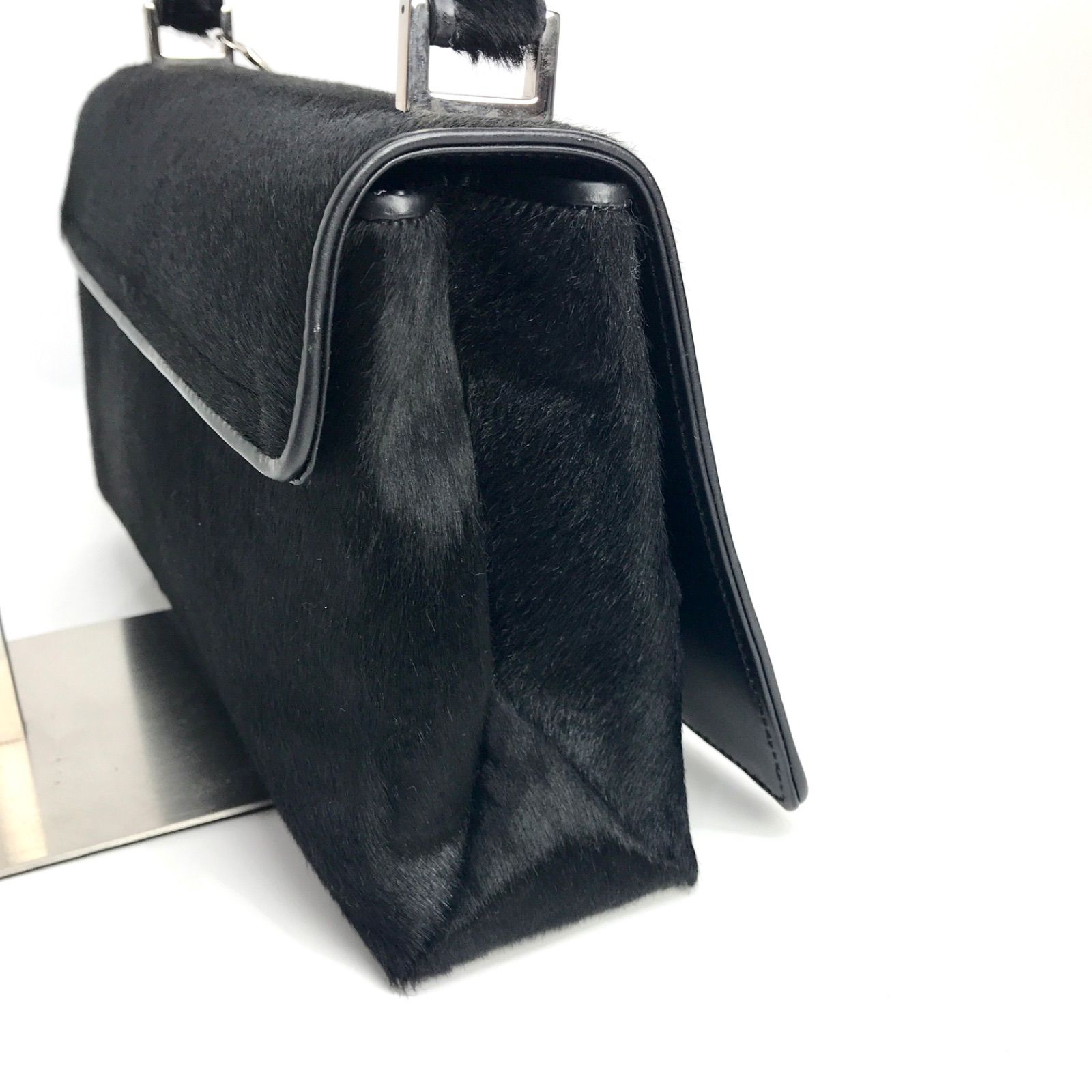 GUCCIグッチ毛皮ショルダーバッグ - メルカリ